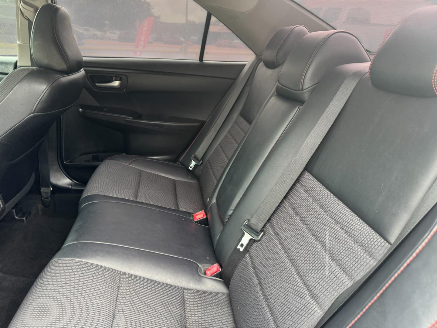 2016 Toyota Camry SE (4T1BF1FK3GU) with an 2.5L L4 DOHC 16V engine, 6-Speed Automatic transmission, located at 16710 Clay Rd., Houston, TX, 77084, (281) 859-7900, 29.834864, -95.656166- Photo#9
