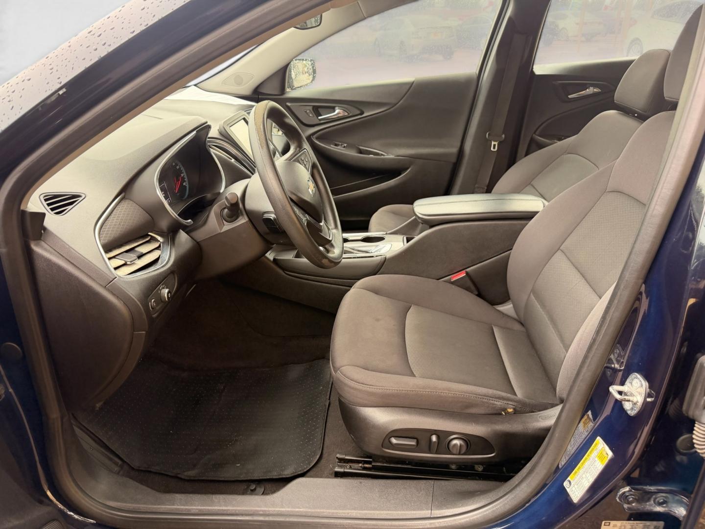 2017 Chevrolet Malibu 1LT (1G1ZE5ST6HF) with an 1.5L L4 DOHC 16V engine, 6A transmission, located at 16710 Clay Rd., Houston, TX, 77084, (281) 859-7900, 29.834864, -95.656166- Photo#8