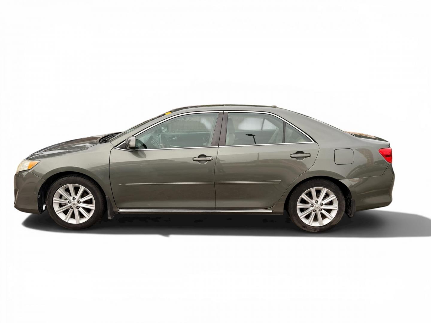 2013 Toyota Camry SE (4T4BF1FK0DR) with an 2.5L L4 DOHC 16V engine, 6-Speed Automatic transmission, located at 16710 Clay Rd., Houston, TX, 77084, (281) 859-7900, 29.834864, -95.656166- Photo#4