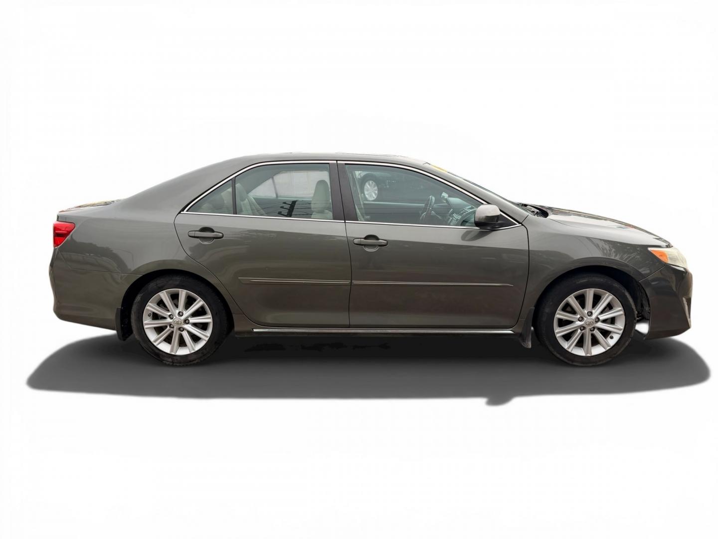 2013 Toyota Camry SE (4T4BF1FK0DR) with an 2.5L L4 DOHC 16V engine, 6-Speed Automatic transmission, located at 16710 Clay Rd., Houston, TX, 77084, (281) 859-7900, 29.834864, -95.656166- Photo#6
