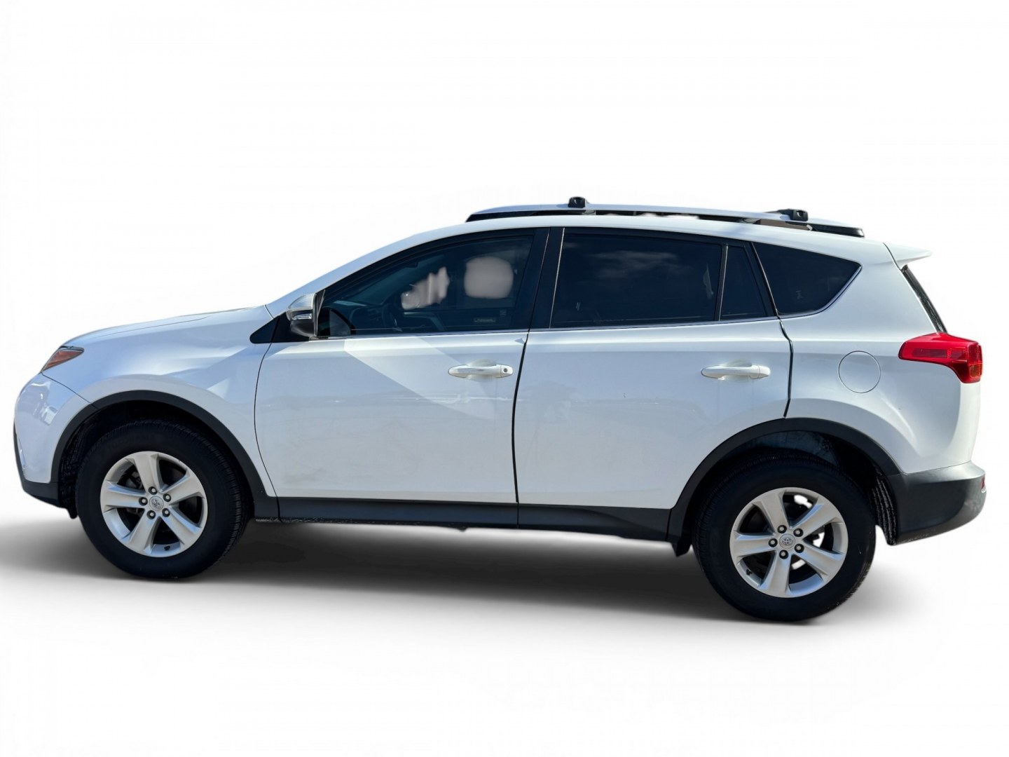 2014 Toyota RAV4 XLE FWD (JTMWFREV0EJ) with an 2.5L L4 DOHC 16V engine, 6A transmission, located at 16710 Clay Rd., Houston, TX, 77084, (281) 859-7900, 29.834864, -95.656166- Photo#4