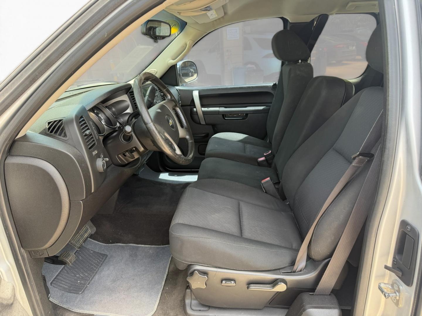 2013 Chevrolet Silverado 1500 LT Ext. Cab 2WD (1GCRCSE08DZ) with an 5.3L V8 OHV 16V FFV engine, located at 16710 Clay Rd., Houston, TX, 77084, (281) 859-7900, 29.834864, -95.656166- Photo#9