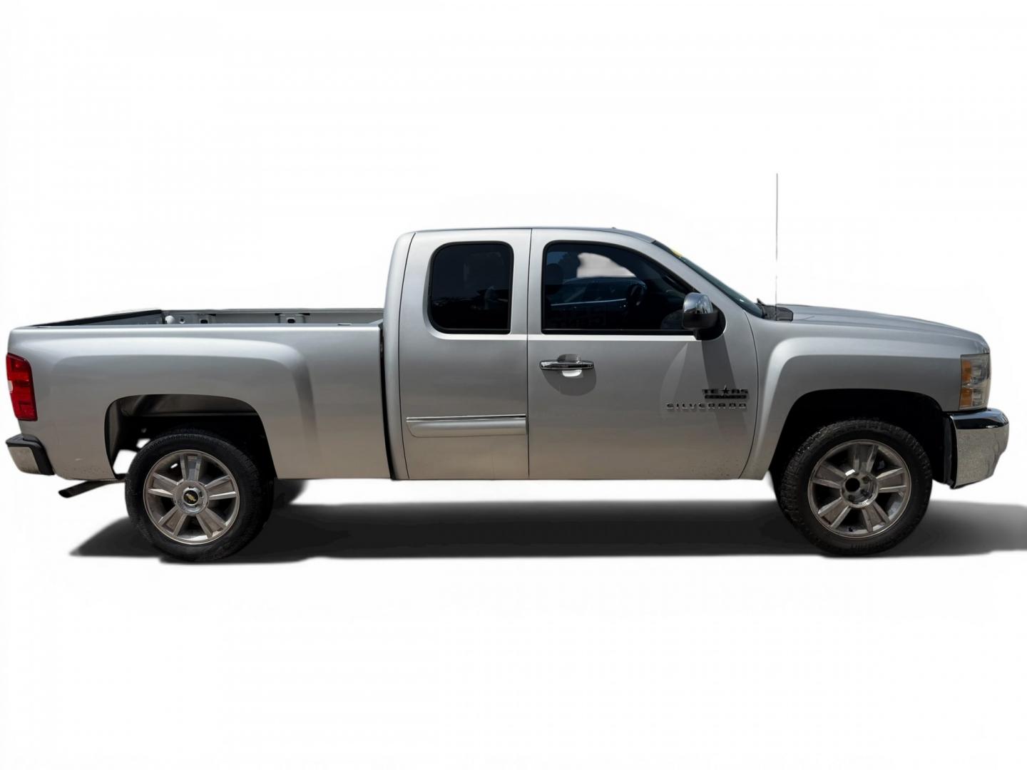 2013 Chevrolet Silverado 1500 LT Ext. Cab 2WD (1GCRCSE08DZ) with an 5.3L V8 OHV 16V FFV engine, located at 16710 Clay Rd., Houston, TX, 77084, (281) 859-7900, 29.834864, -95.656166- Photo#5