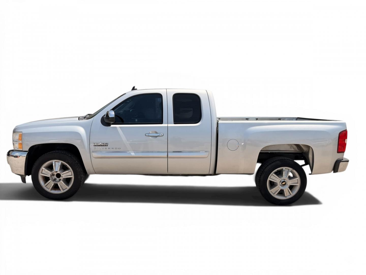2013 Chevrolet Silverado 1500 LT Ext. Cab 2WD (1GCRCSE08DZ) with an 5.3L V8 OHV 16V FFV engine, located at 16710 Clay Rd., Houston, TX, 77084, (281) 859-7900, 29.834864, -95.656166- Photo#6