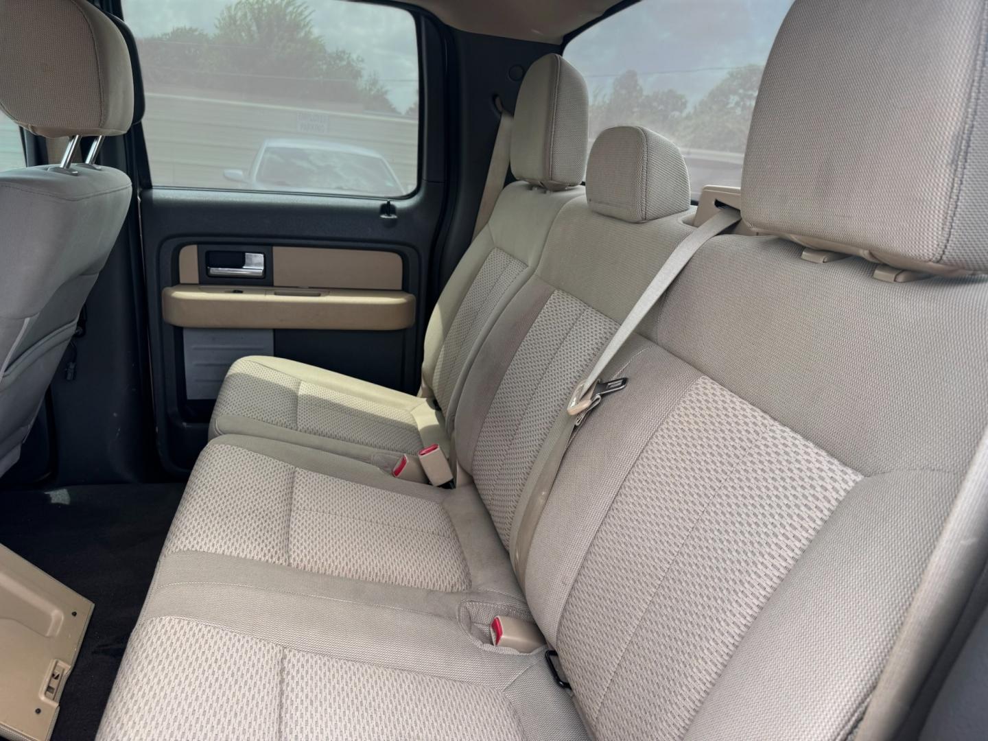 2014 Ford F-150 XLT SuperCrew 5.5-ft. Bed 2WD (1FTEW1CM2EK) with an 3.7L V6 DOHC 24V engine, 6A transmission, located at 16710 Clay Rd., Houston, TX, 77084, (281) 859-7900, 29.834864, -95.656166- Photo#10