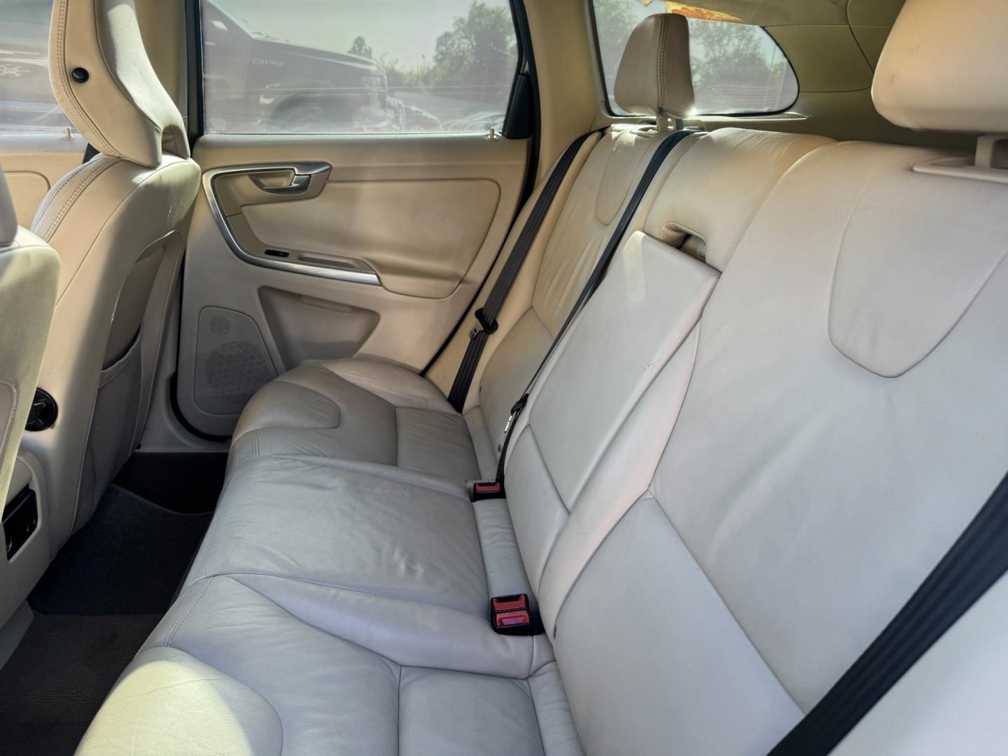 2013 Volvo XC60 T6 AWD (YV4902DZ7D2) with an 3.0L L6 DOHC 24V TURBO engine, 6-Speed Automatic transmission, located at 16710 Clay Rd., Houston, TX, 77084, (281) 859-7900, 29.834864, -95.656166- Photo#12