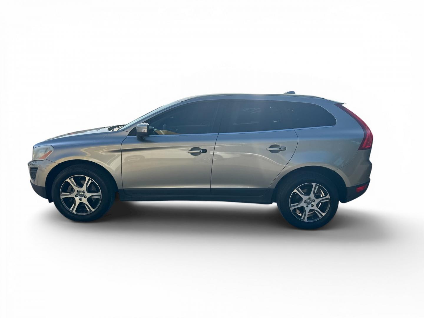 2013 Volvo XC60 T6 AWD (YV4902DZ7D2) with an 3.0L L6 DOHC 24V TURBO engine, 6-Speed Automatic transmission, located at 16710 Clay Rd., Houston, TX, 77084, (281) 859-7900, 29.834864, -95.656166- Photo#6