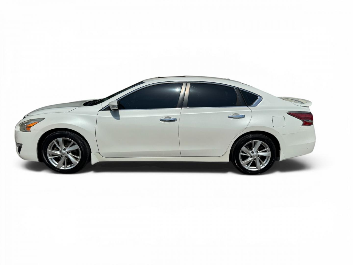 2015 Nissan Altima 2.5 S (1N4AL3AP8FN) with an 2.5L L4 DOHC 16V engine, CVT transmission, located at 16710 Clay Rd., Houston, TX, 77084, (281) 859-7900, 29.834864, -95.656166- Photo#2