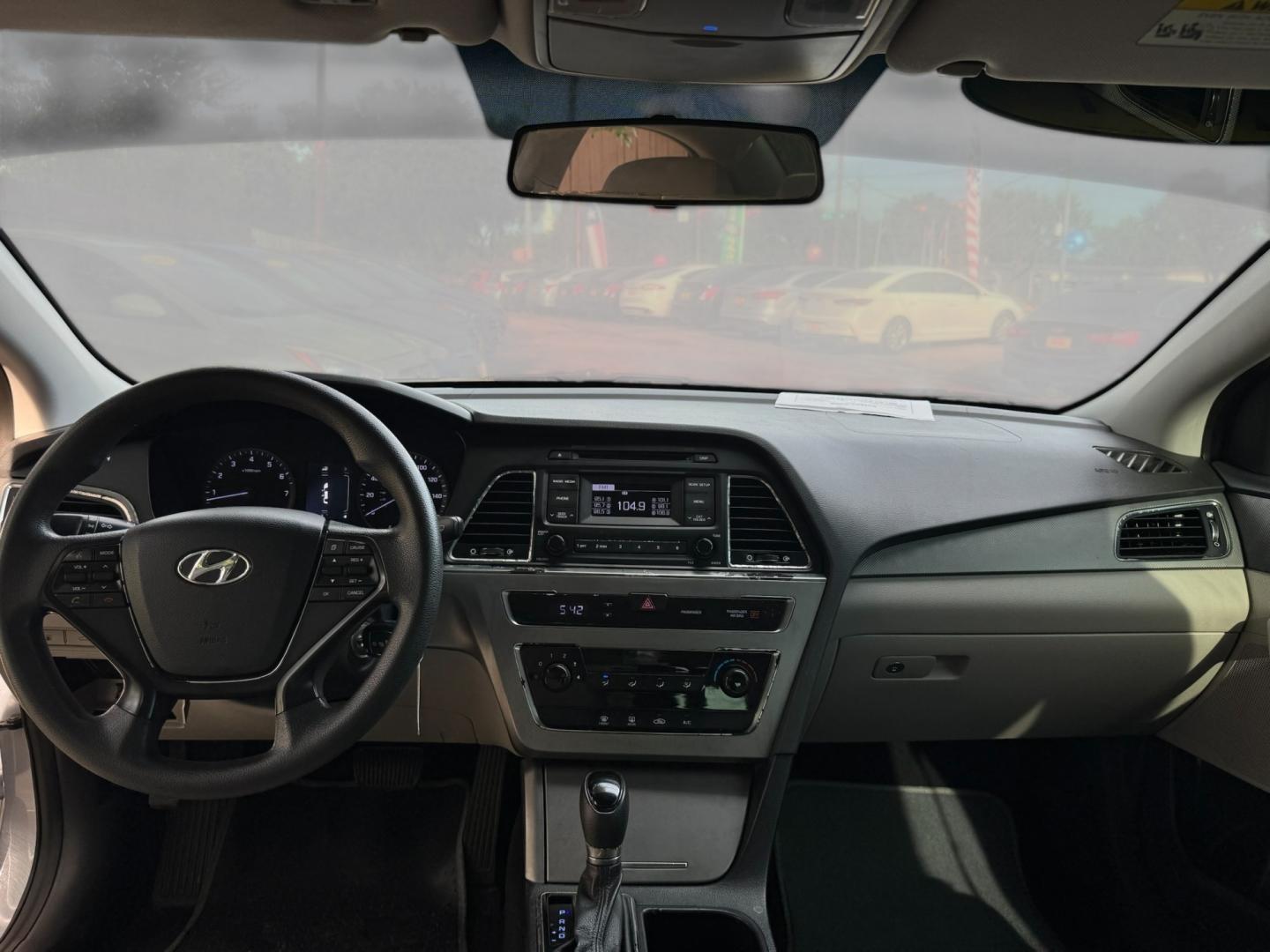 2017 Hyundai Sonata SE (5NPE24AF2HH) with an 2.4L L4 DOHC 16V engine, 7A transmission, located at 16710 Clay Rd., Houston, TX, 77084, (281) 859-7900, 29.834864, -95.656166- Photo#10