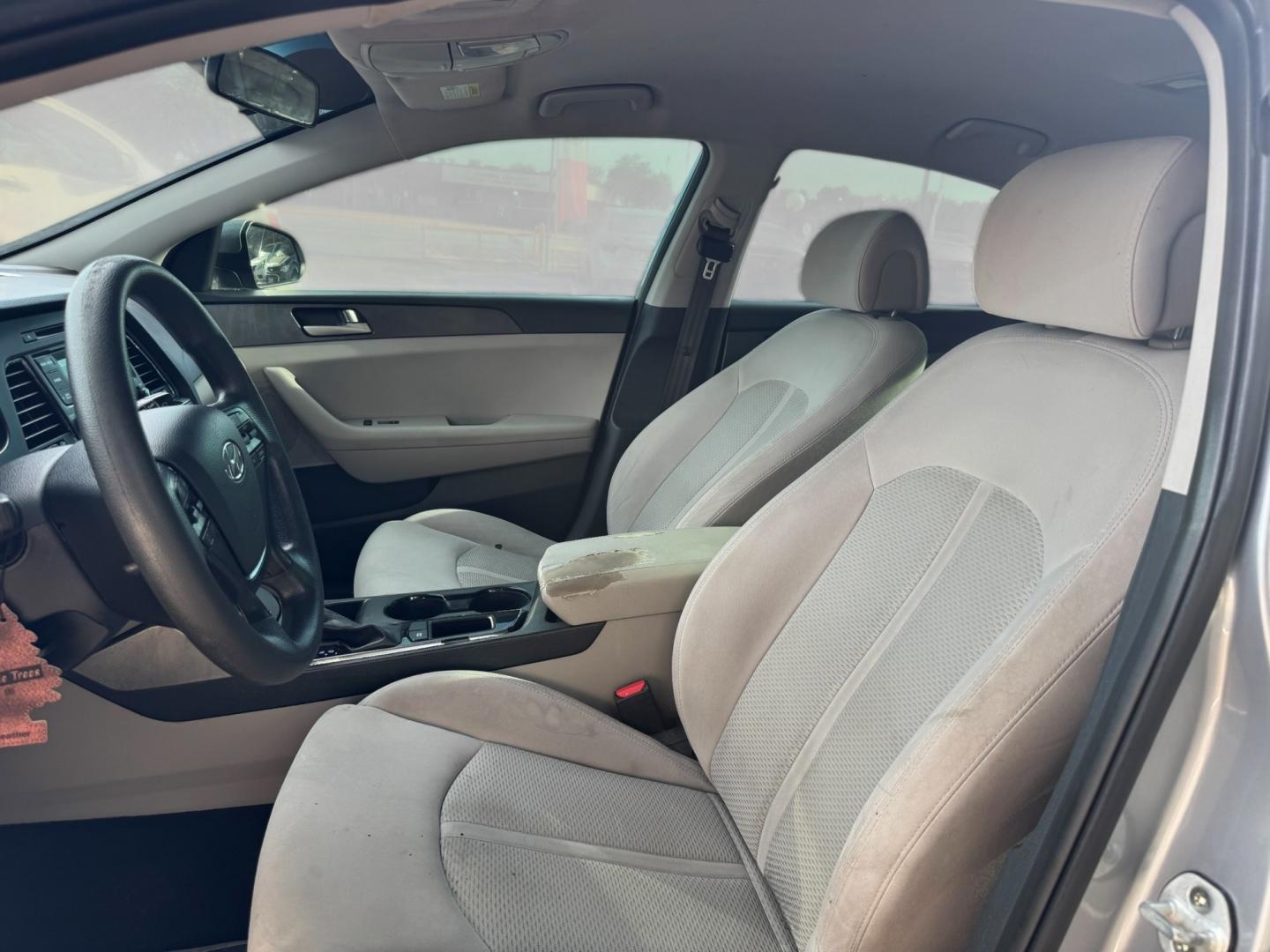 2017 Hyundai Sonata SE (5NPE24AF2HH) with an 2.4L L4 DOHC 16V engine, 7A transmission, located at 16710 Clay Rd., Houston, TX, 77084, (281) 859-7900, 29.834864, -95.656166- Photo#11