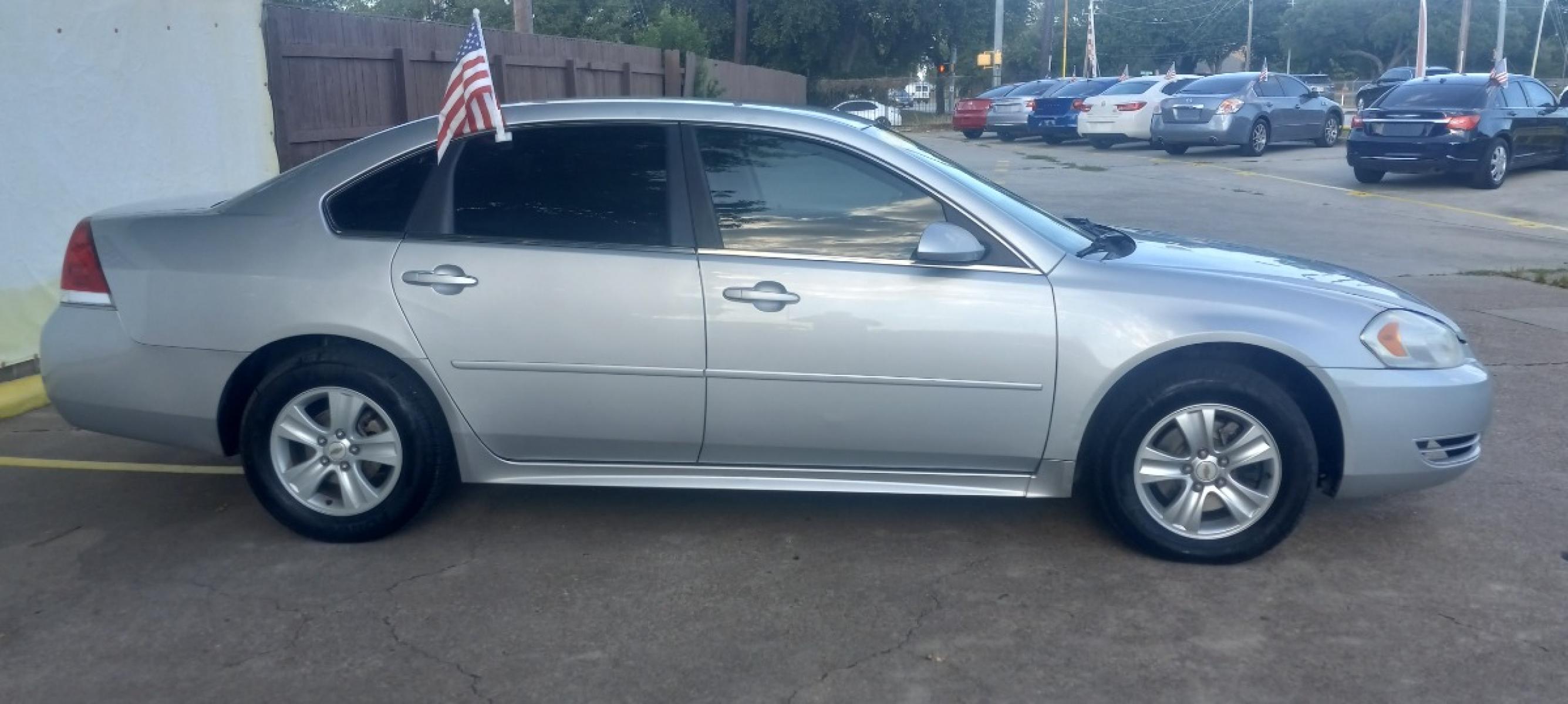 2014 Silver Chevrolet Impala Limited (2G1WA5E32E1) with an 3.6L V6 3.6L V6 engine, Automatic 6-Speed transmission, located at 16710 Clay Rd., Houston, TX, 77084, (281) 859-7900, 29.834864, -95.656166 - Cash. - Photo #4