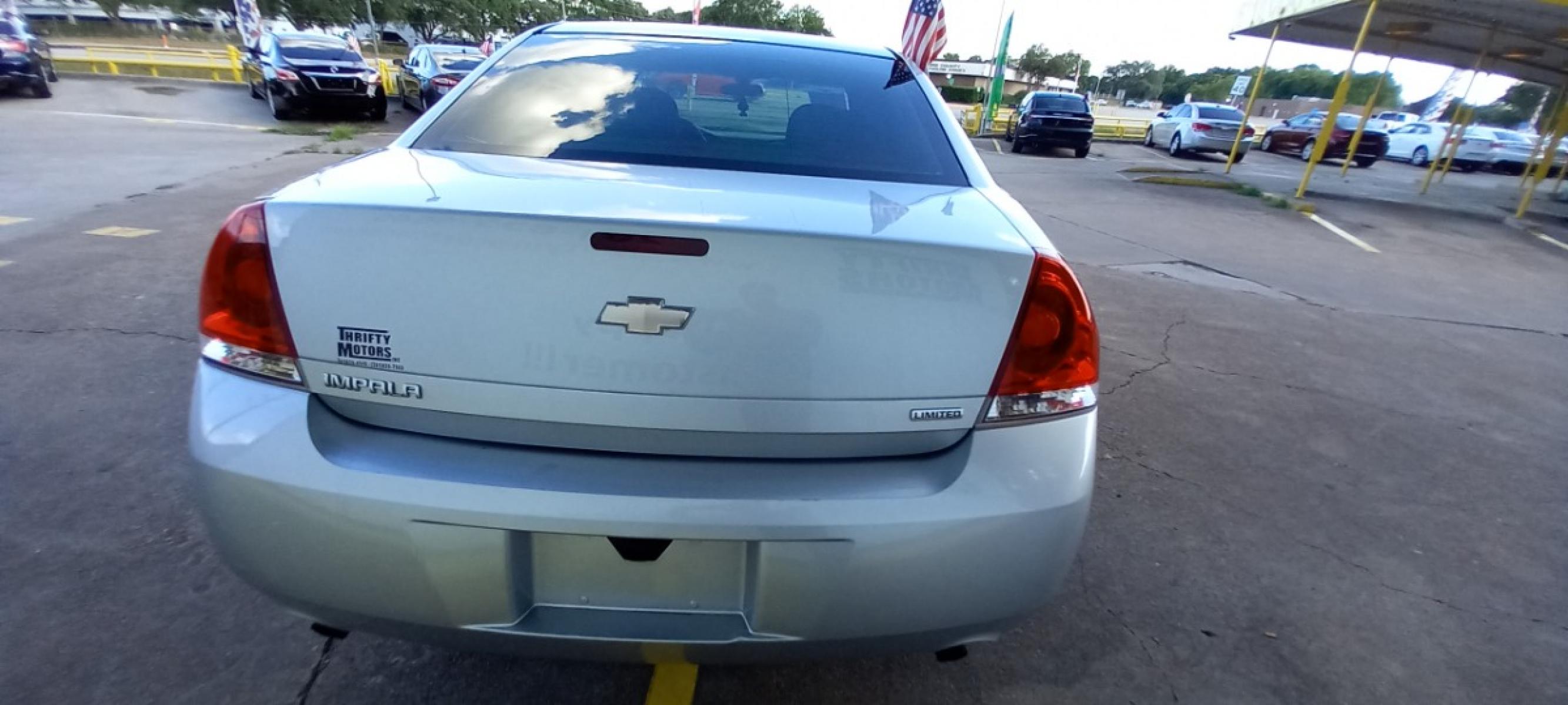 2014 Silver Chevrolet Impala Limited (2G1WA5E32E1) with an 3.6L V6 3.6L V6 engine, Automatic 6-Speed transmission, located at 16710 Clay Rd., Houston, TX, 77084, (281) 859-7900, 29.834864, -95.656166 - Cash. - Photo #5