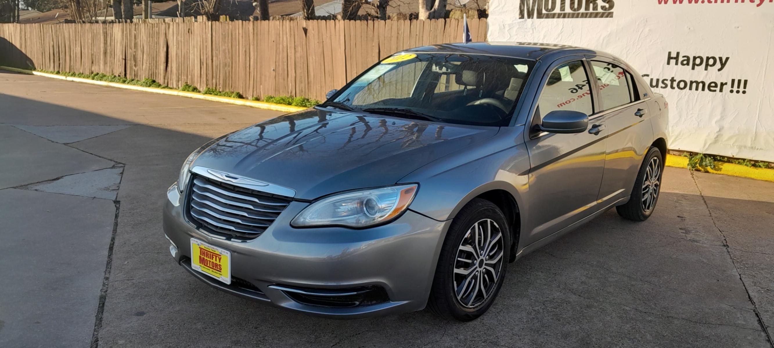 2012 Gray Chrysler 200 (1C3CCBAB1CN) with an 2.4L I4 2.4L I4 engine, Automatic 6-Speed transmission, located at 16710 Clay Rd., Houston, TX, 77084, (281) 859-7900, 29.834864, -95.656166 - Low Down. Low Payments. - Photo #2