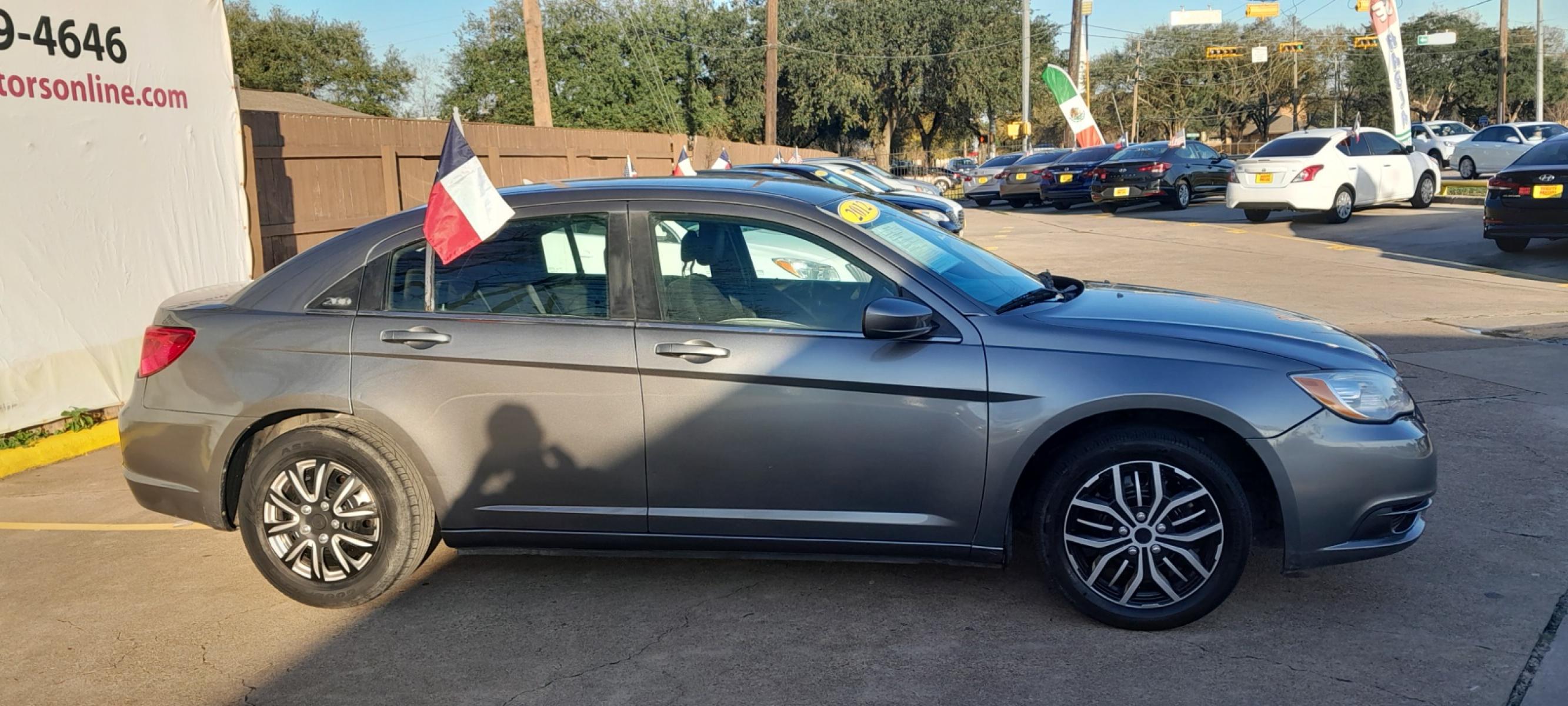 2012 Gray Chrysler 200 (1C3CCBAB1CN) with an 2.4L I4 2.4L I4 engine, Automatic 6-Speed transmission, located at 16710 Clay Rd., Houston, TX, 77084, (281) 859-7900, 29.834864, -95.656166 - Low Down. Low Payments. - Photo #4