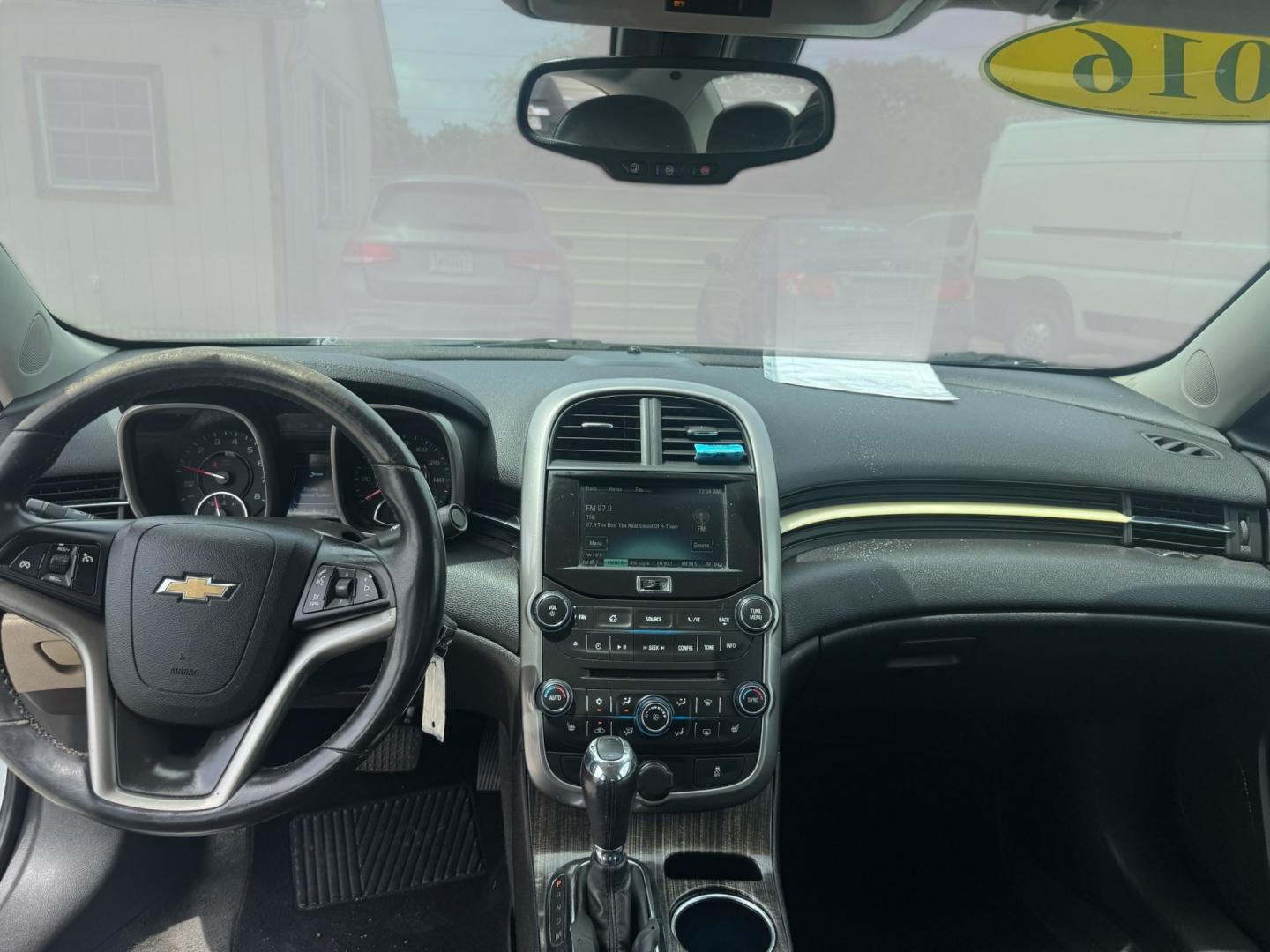 2016 Silver Chevrolet Malibu Limited (1G11E5SA7GU) with an 2.5L I4 2.5L I4 engine, Automatic 6-Speed transmission, located at 16710 Clay Rd., Houston, TX, 77084, (281) 859-7900, 29.834864, -95.656166- Photo#10