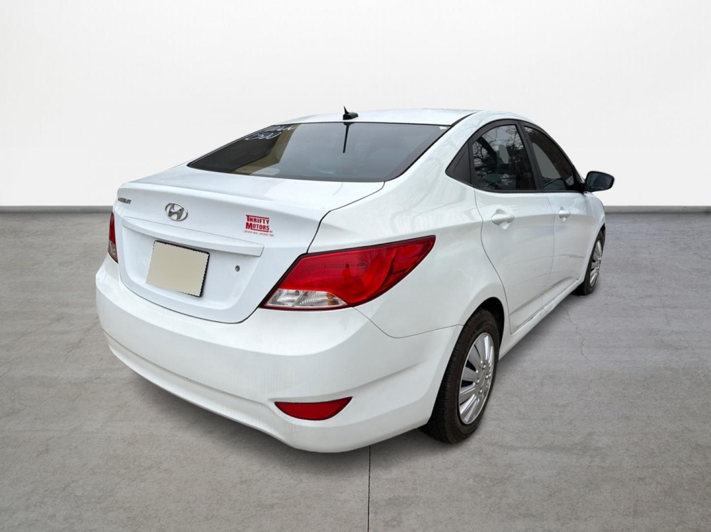 2017 White /Gray Hyundai Accent SE 4-Door 6M (KMHCT4AE5HU) with an 1.6L L4 DOHC 16V engine, 6M transmission, located at 16710 Clay Rd., Houston, TX, 77084, (281) 859-7900, 29.834864, -95.656166 - Photo#4