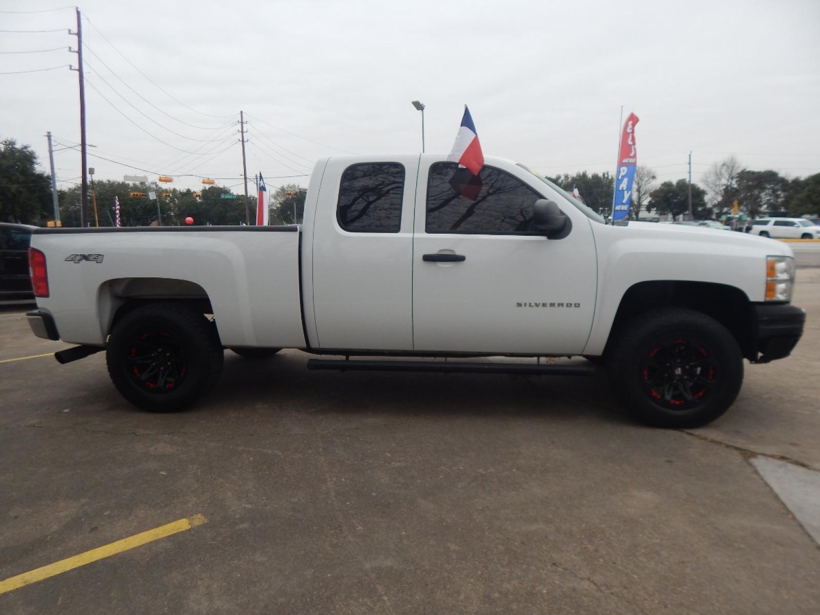 2012 White Chevrolet Silverado 1500 Work Truck Ext. Cab 4WD (1GCRKPEA6CZ) with an 4.8L V8 OHV 16V engine, 4-Speed Automatic transmission, located at 16710 Clay Rd., Houston, TX, 77084, (281) 859-7900, 29.834864, -95.656166 - Low Down. Low Payments. - Photo #4
