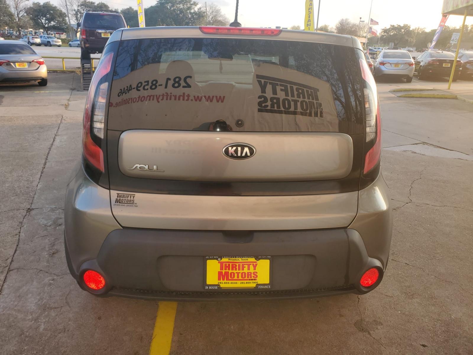 2015 Gray Kia Soul Base (KNDJN2A23F7) with an 1.6L L4 DOHC 16V engine, located at 16710 Clay Rd., Houston, TX, 77084, (281) 859-7900, 29.834864, -95.656166 - Low Down. Low Payments. - Photo #4