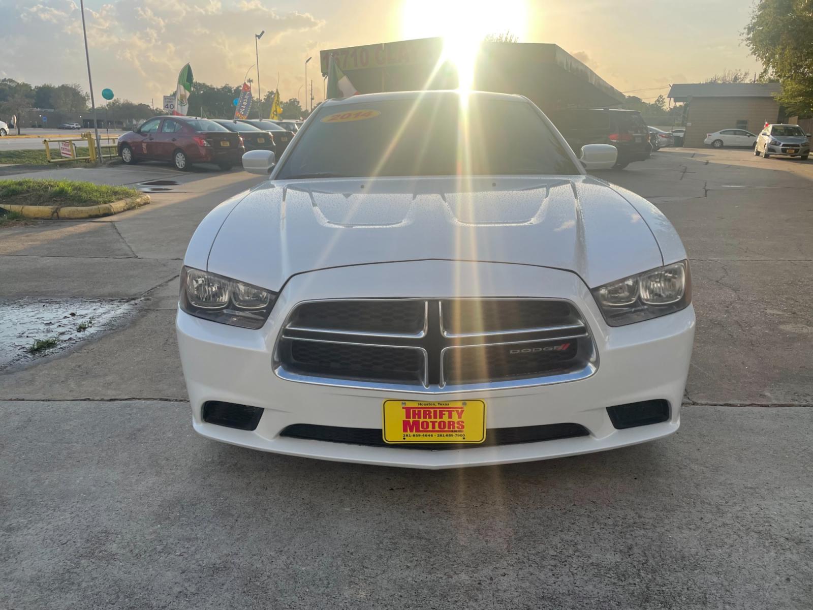 2014 White Dodge Charger SE (2C3CDXBG1EH) with an 3.6L V6 DOHC 24V engine, 5-Speed Automatic transmission, located at 16710 Clay Rd., Houston, TX, 77084, (281) 859-7900, 29.834864, -95.656166 - Photo #3