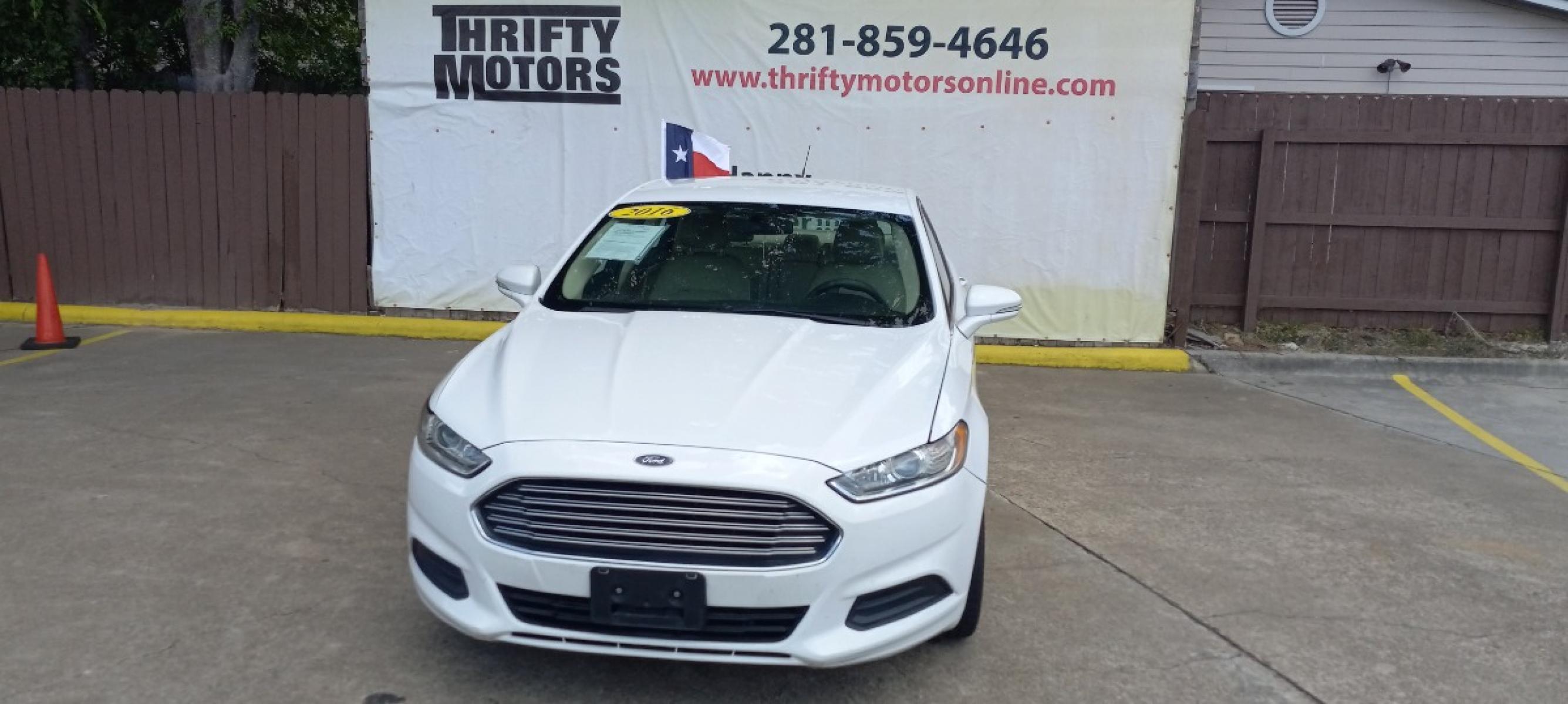 2016 White Ford Fusion SE (3FA6P0H74GR) with an 2.5L L4 DOHC 16V engine, 6-Speed Automatic transmission, located at 16710 Clay Rd., Houston, TX, 77084, (281) 859-7900, 29.834864, -95.656166 - Low Down. Low Payments. - Photo #1