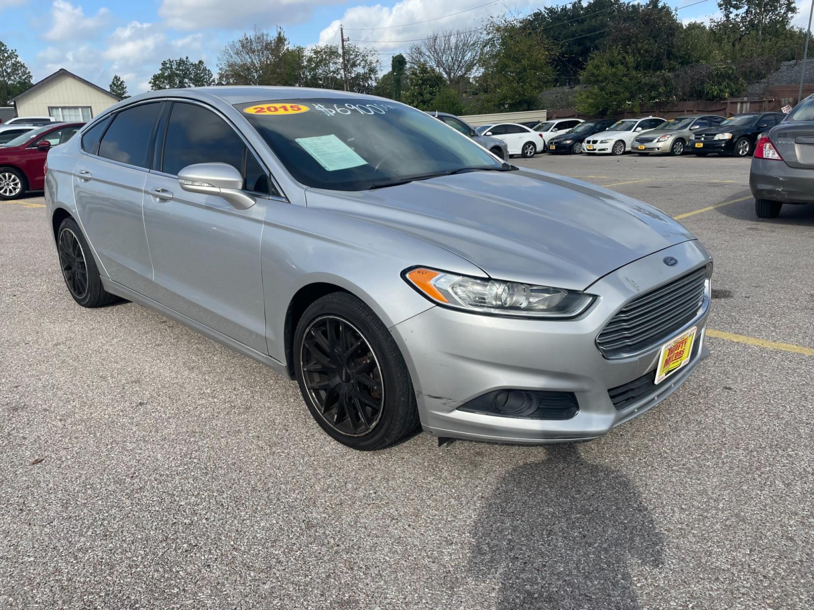 2015 Silver Ford Fusion SE (3FA6P0H94FR) with an 2.0L L4 DOHC 16V engine, located at 16710 Clay Rd., Houston, TX, 77084, (281) 859-7900, 29.834864, -95.656166 - Photo #2