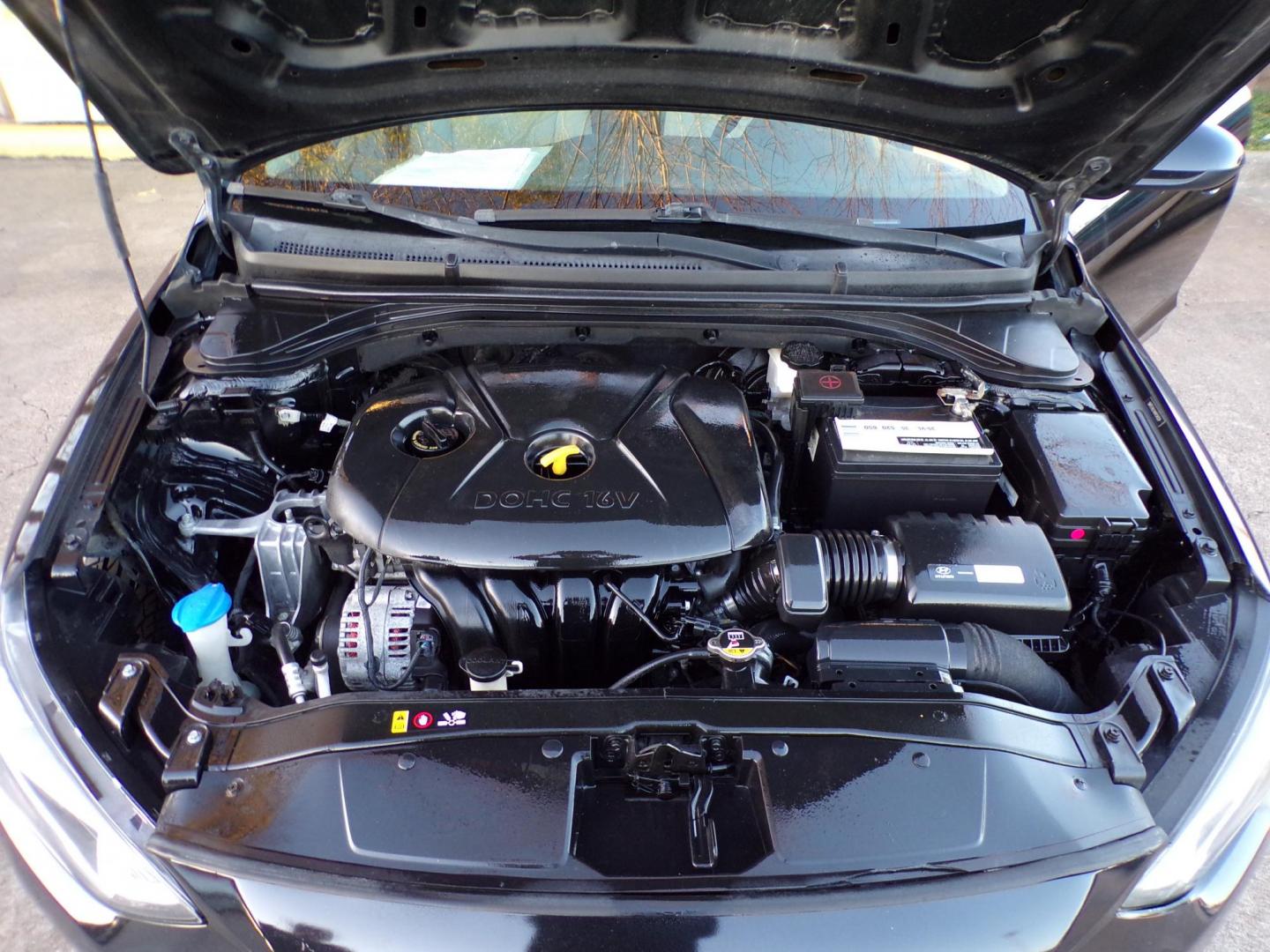 2017 Black /Gray Hyundai Elantra SE 6AT (5NPD74LFXHH) with an 1.8L L4 DOHC 16V engine, 6A transmission, located at 16710 Clay Rd., Houston, TX, 77084, (281) 859-7900, 29.834864, -95.656166 - Low Down. Low Payments. - Photo#6
