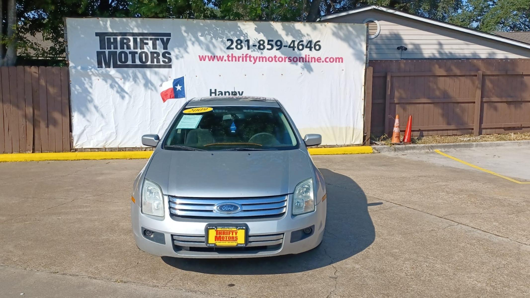 2009 Silver Ford Fusion I4 SE (3FAHP07Z19R) with an 2.3L L4 DOHC 16V engine, located at 16710 Clay Rd., Houston, TX, 77084, (281) 859-7900, 29.834864, -95.656166 - Cash. - Photo #1