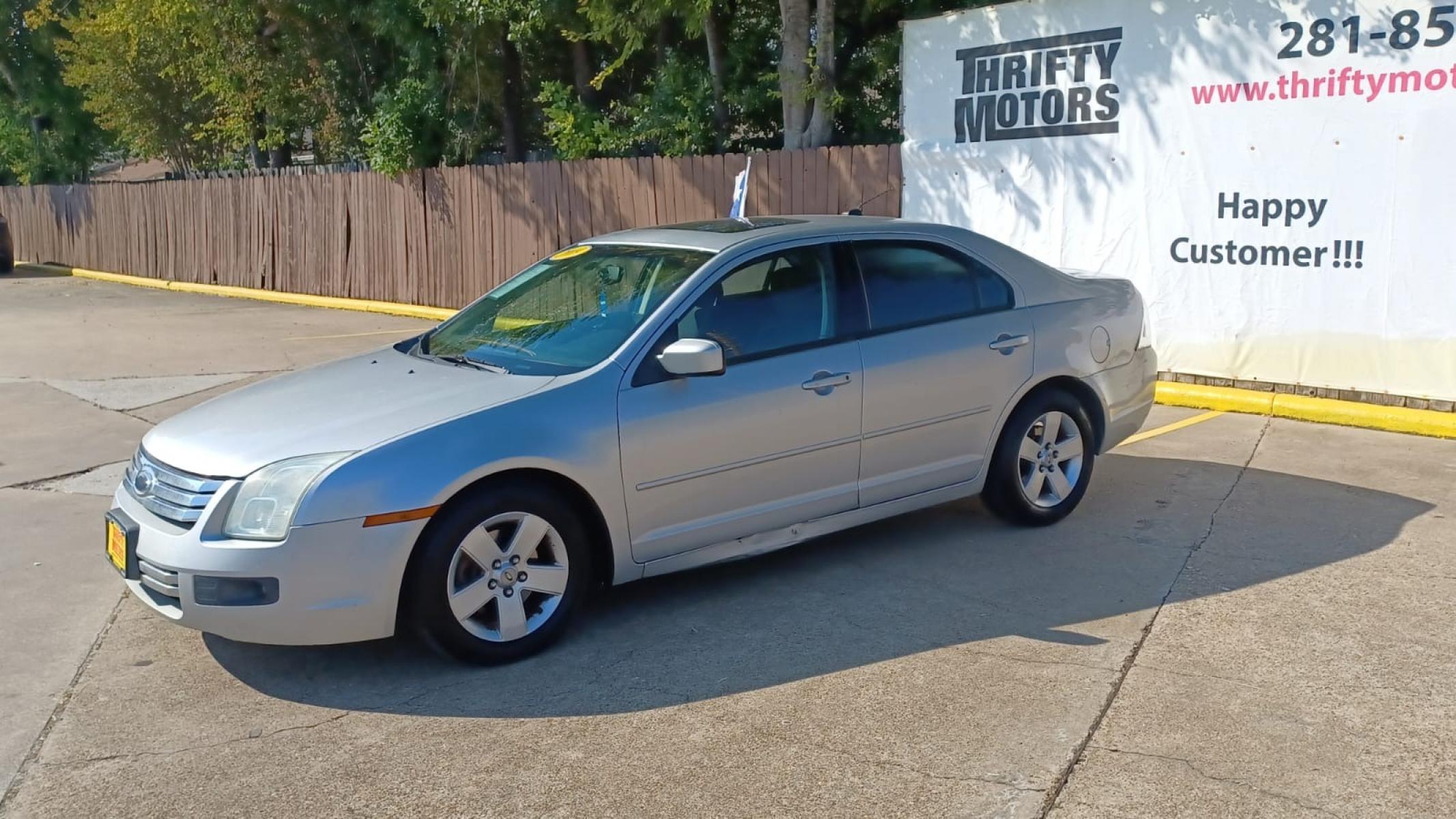 2009 Silver Ford Fusion I4 SE (3FAHP07Z19R) with an 2.3L L4 DOHC 16V engine, located at 16710 Clay Rd., Houston, TX, 77084, (281) 859-7900, 29.834864, -95.656166 - Cash. - Photo #2