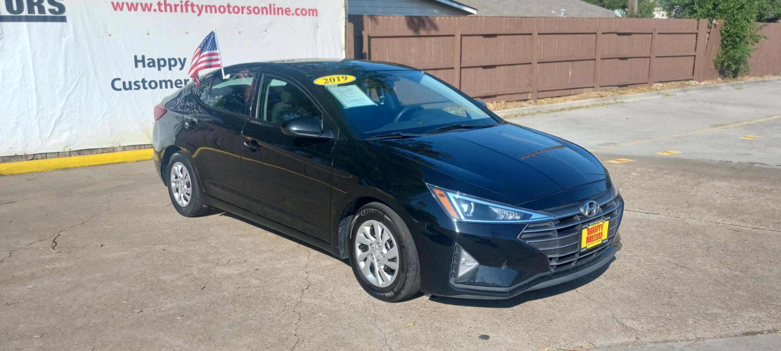 2019 BLACK Hyundai Elantra SE 6AT (5NPD74LFXKH) with an 1.8L L4 DOHC 16V engine, 6A transmission, located at 16710 Clay Rd., Houston, TX, 77084, (281) 859-7900, 29.834864, -95.656166 - Low Down. Low Payments. - Photo #3