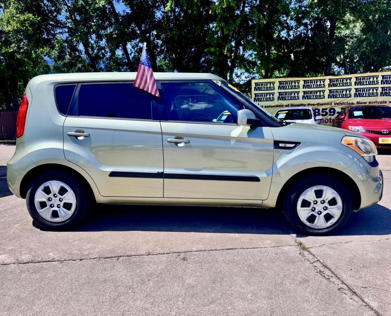 2012 Green /Gray Kia Soul Base (KNDJT2A53C7) with an 1.6L L4 DOHC 16V engine, 5-Speed Automatic transmission, located at 16710 Clay Rd., Houston, TX, 77084, (281) 859-7900, 29.834864, -95.656166 - Low Down. Low Payments. - Photo#1