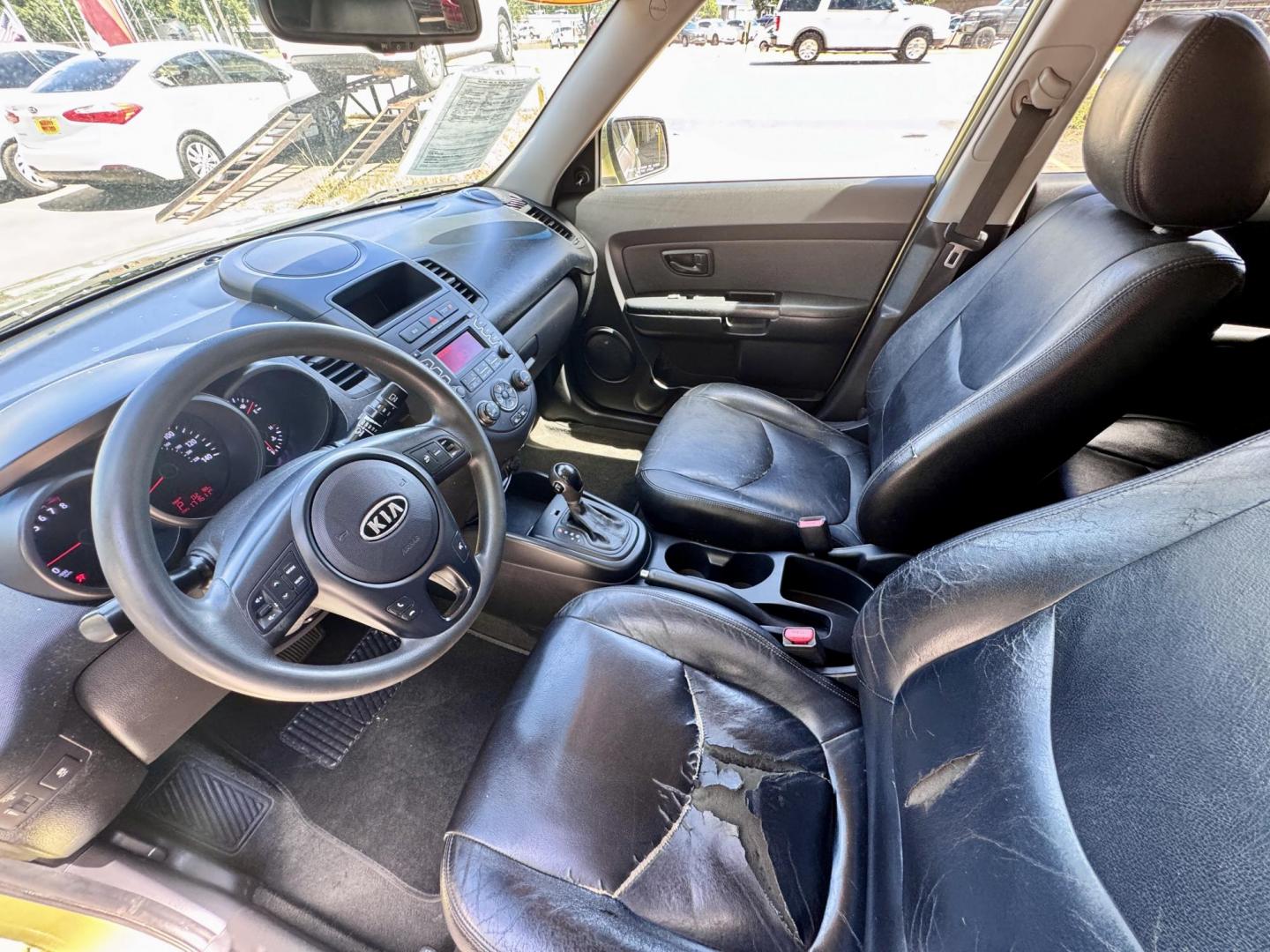 2012 Green /Gray Kia Soul Base (KNDJT2A53C7) with an 1.6L L4 DOHC 16V engine, 5-Speed Automatic transmission, located at 16710 Clay Rd., Houston, TX, 77084, (281) 859-7900, 29.834864, -95.656166 - Low Down. Low Payments. - Photo#8