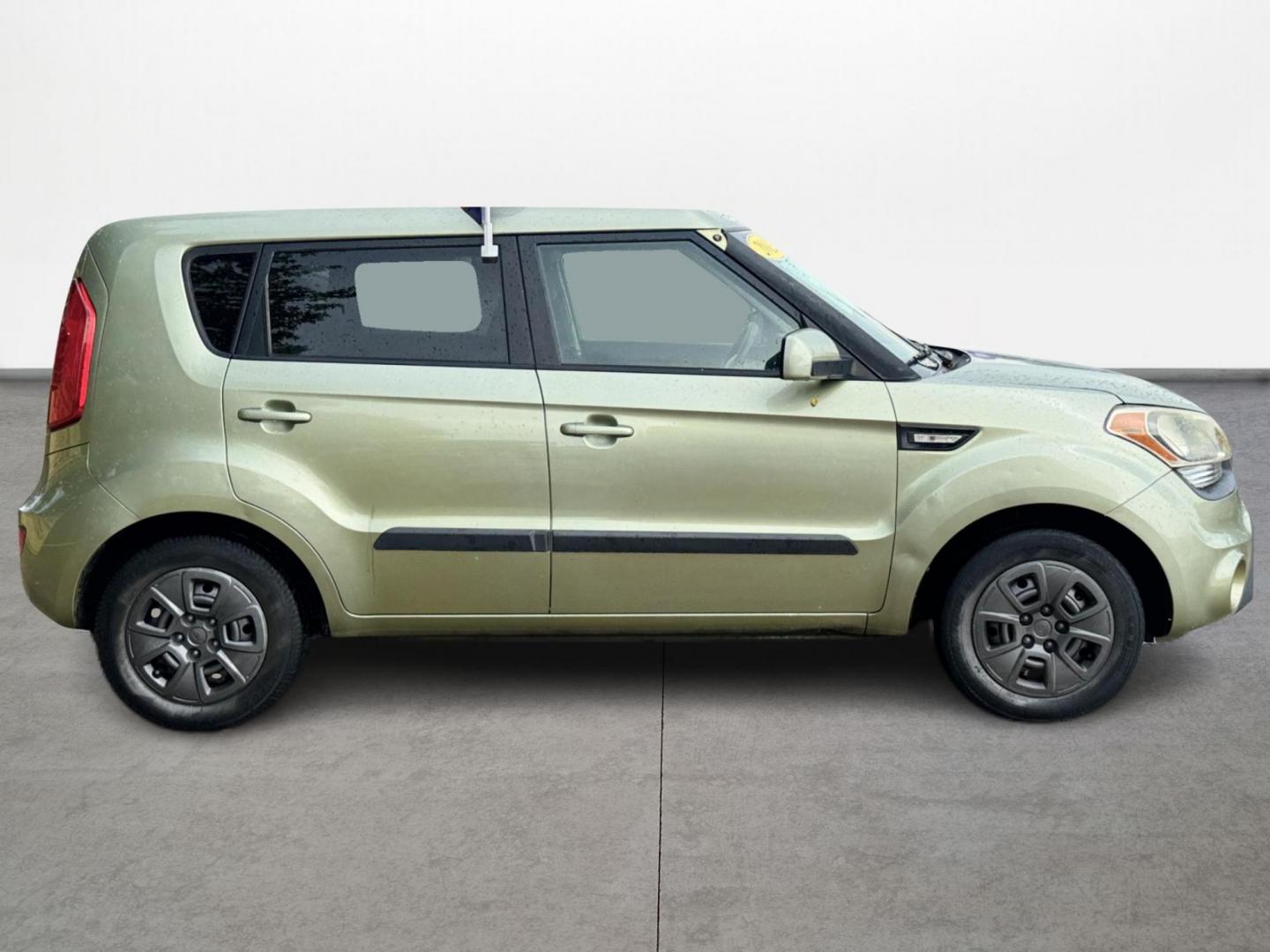 2012 Green /Gray Kia Soul Base (KNDJT2A53C7) with an 1.6L L4 DOHC 16V engine, 5-Speed Automatic transmission, located at 16710 Clay Rd., Houston, TX, 77084, (281) 859-7900, 29.834864, -95.656166 - Low Down. Low Payments. - Photo#3