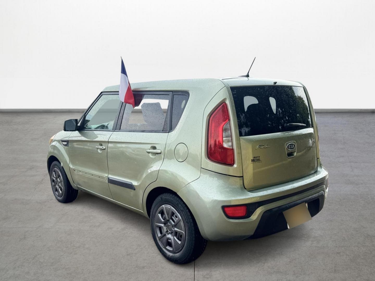 2012 Green /Gray Kia Soul Base (KNDJT2A53C7) with an 1.6L L4 DOHC 16V engine, 5-Speed Automatic transmission, located at 16710 Clay Rd., Houston, TX, 77084, (281) 859-7900, 29.834864, -95.656166 - Low Down. Low Payments. - Photo#6