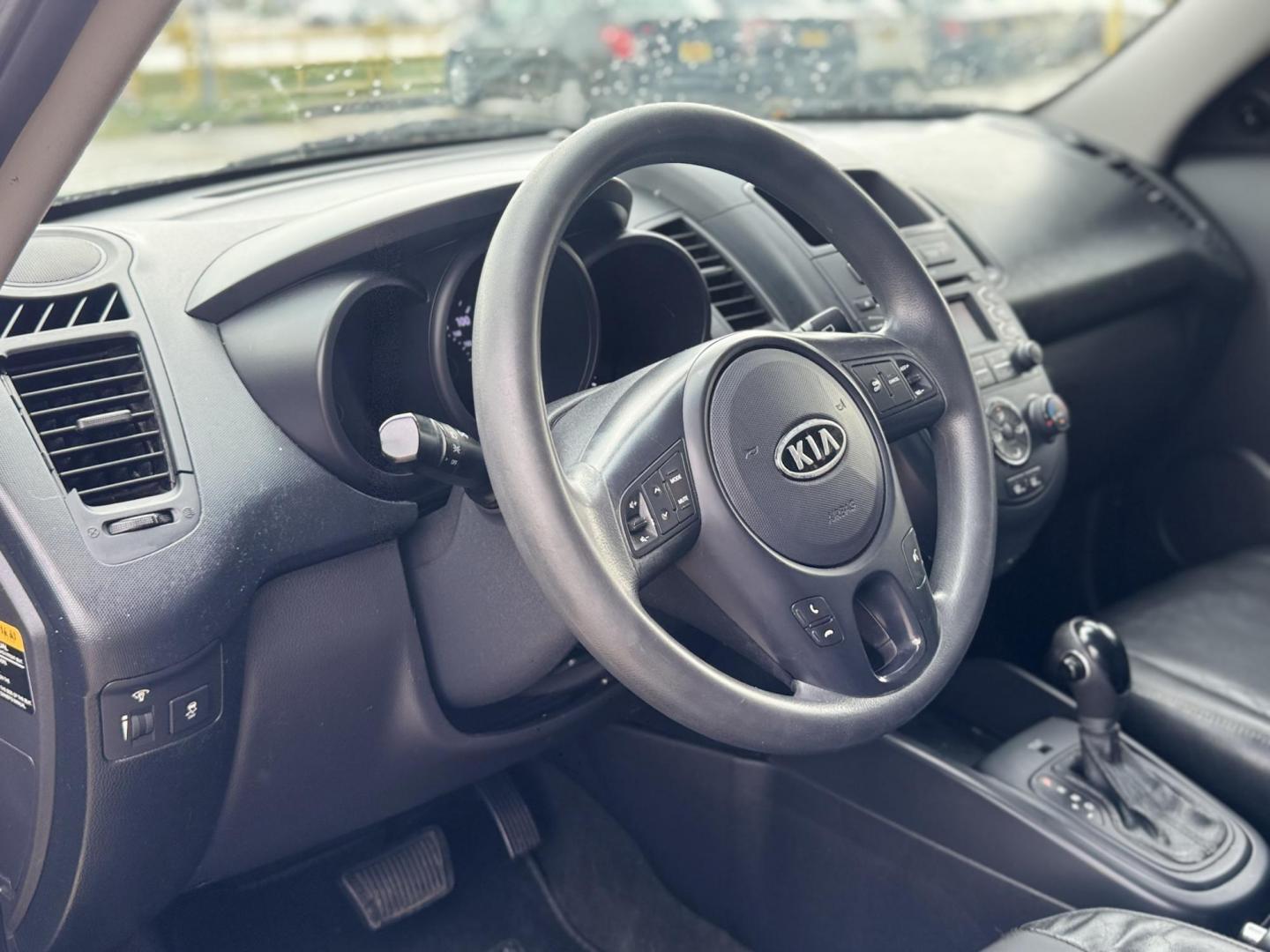 2012 Green /Gray Kia Soul Base (KNDJT2A53C7) with an 1.6L L4 DOHC 16V engine, 5-Speed Automatic transmission, located at 16710 Clay Rd., Houston, TX, 77084, (281) 859-7900, 29.834864, -95.656166 - Low Down. Low Payments. - Photo#8