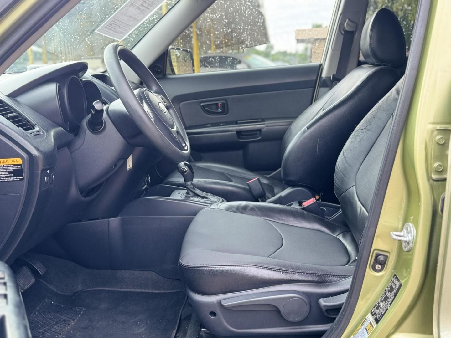 2012 Green /Gray Kia Soul Base (KNDJT2A53C7) with an 1.6L L4 DOHC 16V engine, 5-Speed Automatic transmission, located at 16710 Clay Rd., Houston, TX, 77084, (281) 859-7900, 29.834864, -95.656166 - Low Down. Low Payments. - Photo#10