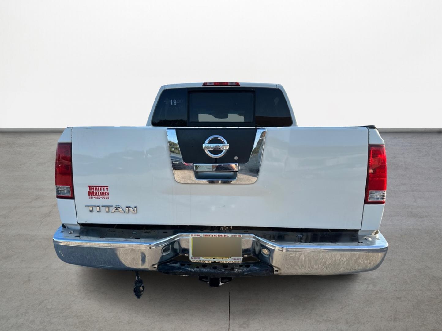 2008 White /Gray Nissan Titan (1N6BA07D48N) with an 5.6L V8 5.6L V8 engine, Automatic 5-Speed transmission, located at 16710 Clay Rd., Houston, TX, 77084, (281) 859-7900, 29.834864, -95.656166 - Low Down. Low Payments. - Photo#5