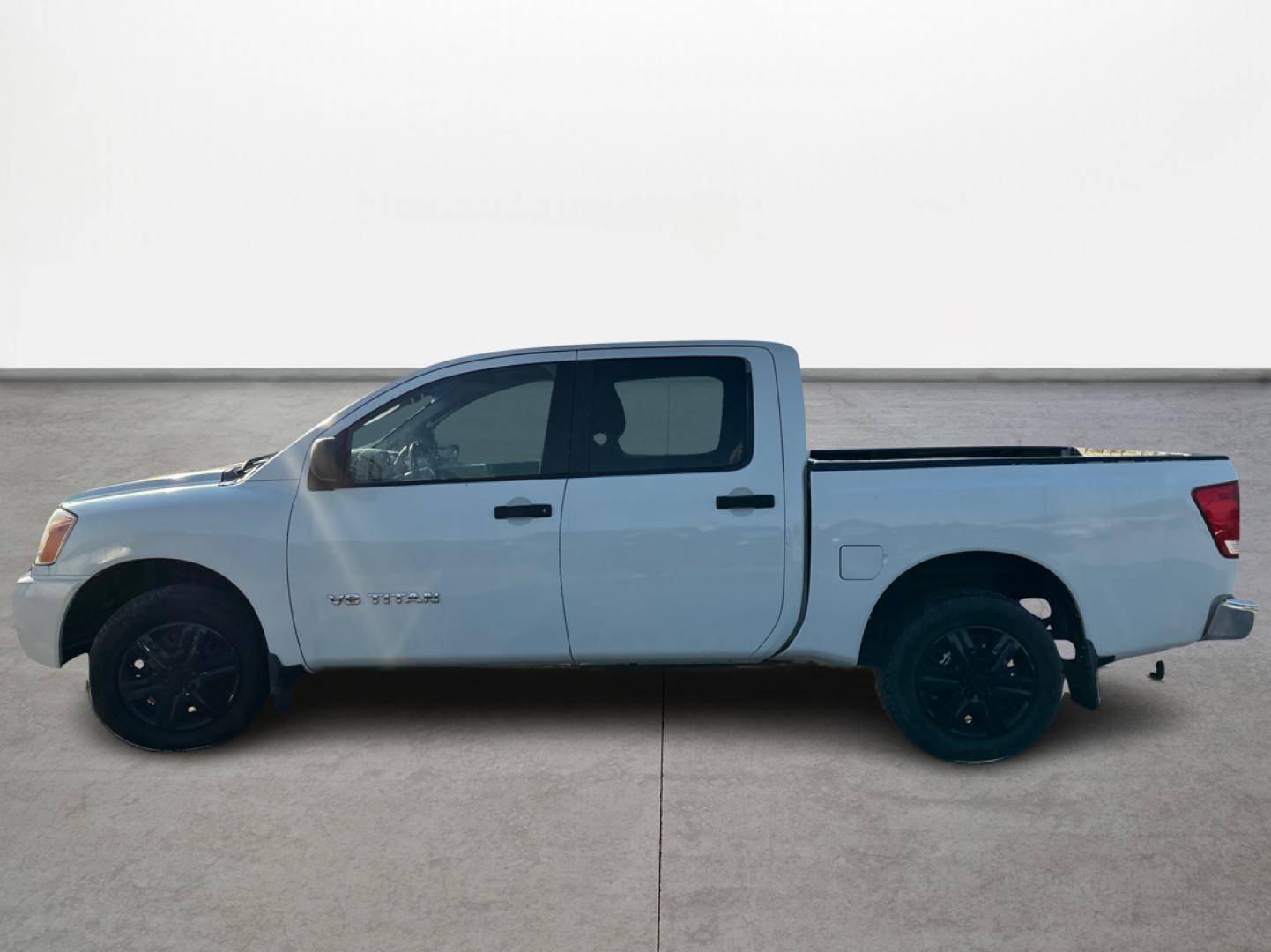2008 White /Gray Nissan Titan (1N6BA07D48N) with an 5.6L V8 5.6L V8 engine, Automatic 5-Speed transmission, located at 16710 Clay Rd., Houston, TX, 77084, (281) 859-7900, 29.834864, -95.656166 - Low Down. Low Payments. - Photo#7