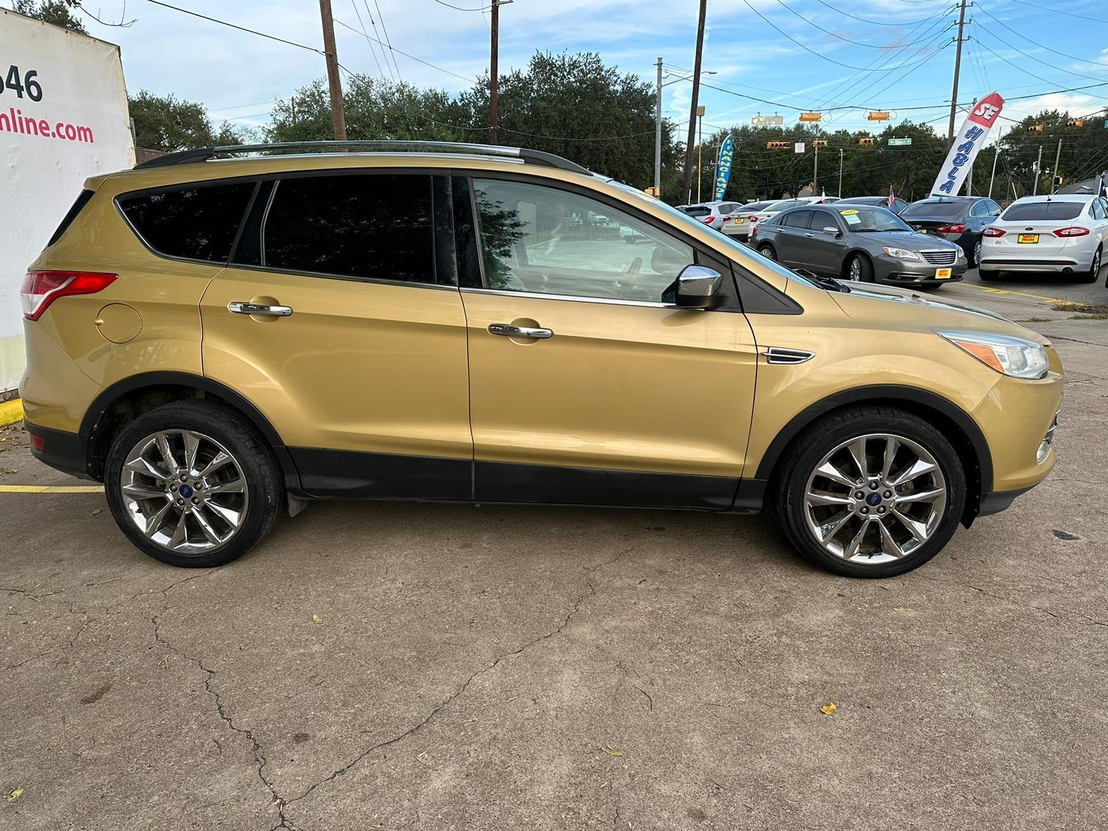 2014 Ford Escape SE FWD (1FMCU0GX1EU) with an 1.6L L4 DOHC 16V engine, 6-Speed Automatic transmission, located at 16710 Clay Rd., Houston, TX, 77084, (281) 859-7900, 29.834864, -95.656166 - Low Down. Low Payments. - Photo #3