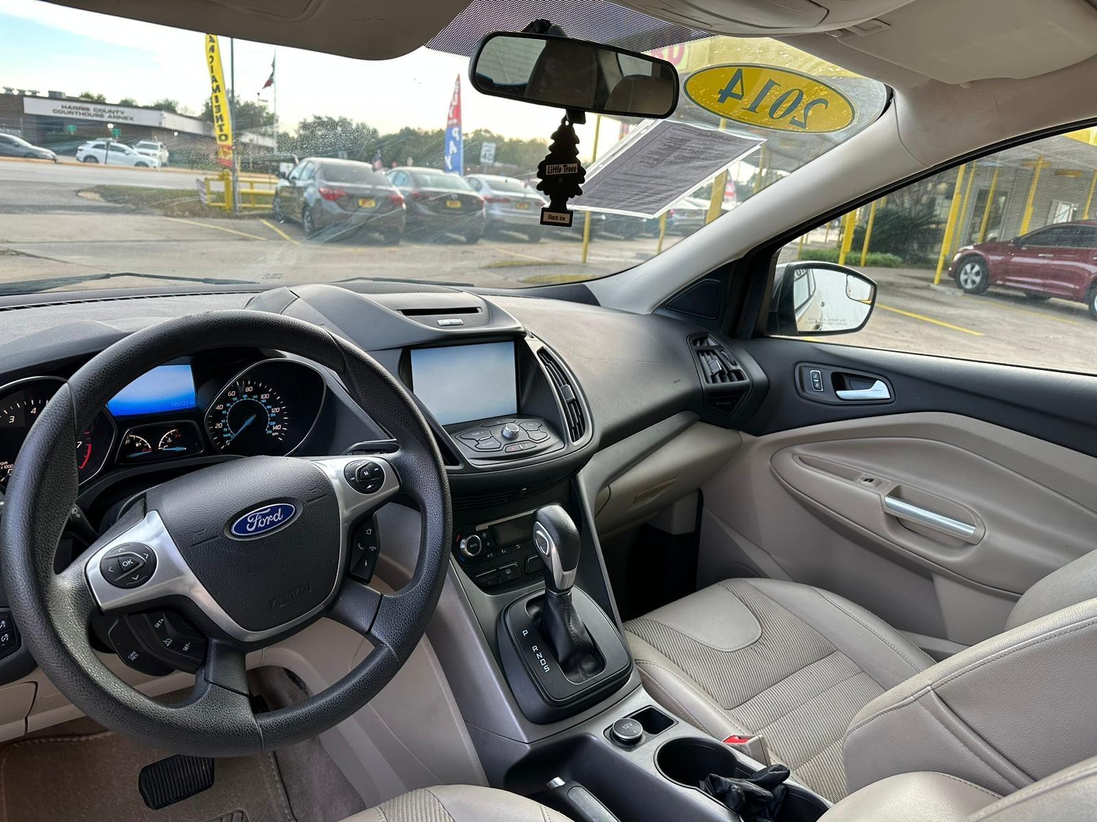 2014 Ford Escape SE FWD (1FMCU0GX1EU) with an 1.6L L4 DOHC 16V engine, 6-Speed Automatic transmission, located at 16710 Clay Rd., Houston, TX, 77084, (281) 859-7900, 29.834864, -95.656166 - Photo #5