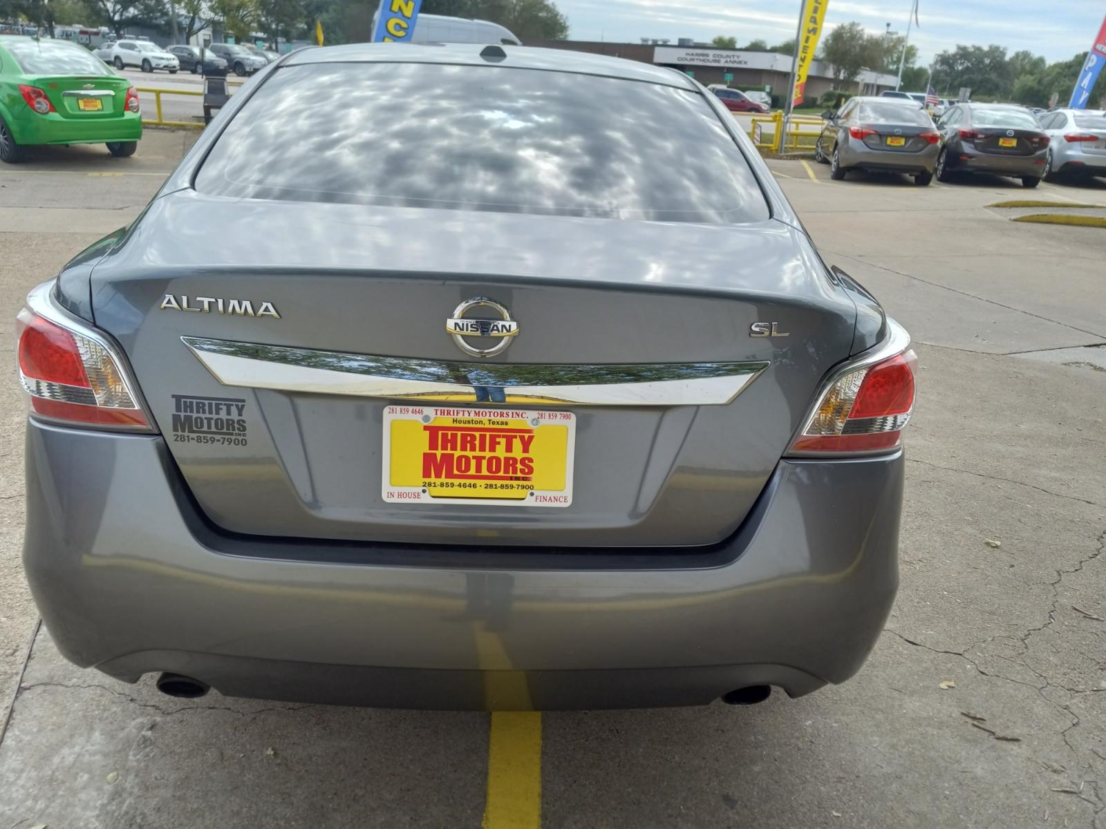 2015 Gray Nissan Altima 2.5 S (1N4AL3AP5FN) with an 2.5L L4 DOHC 16V engine, located at 16710 Clay Rd., Houston, TX, 77084, (281) 859-7900, 29.834864, -95.656166 - Low Down. Low Payments. - Photo #5