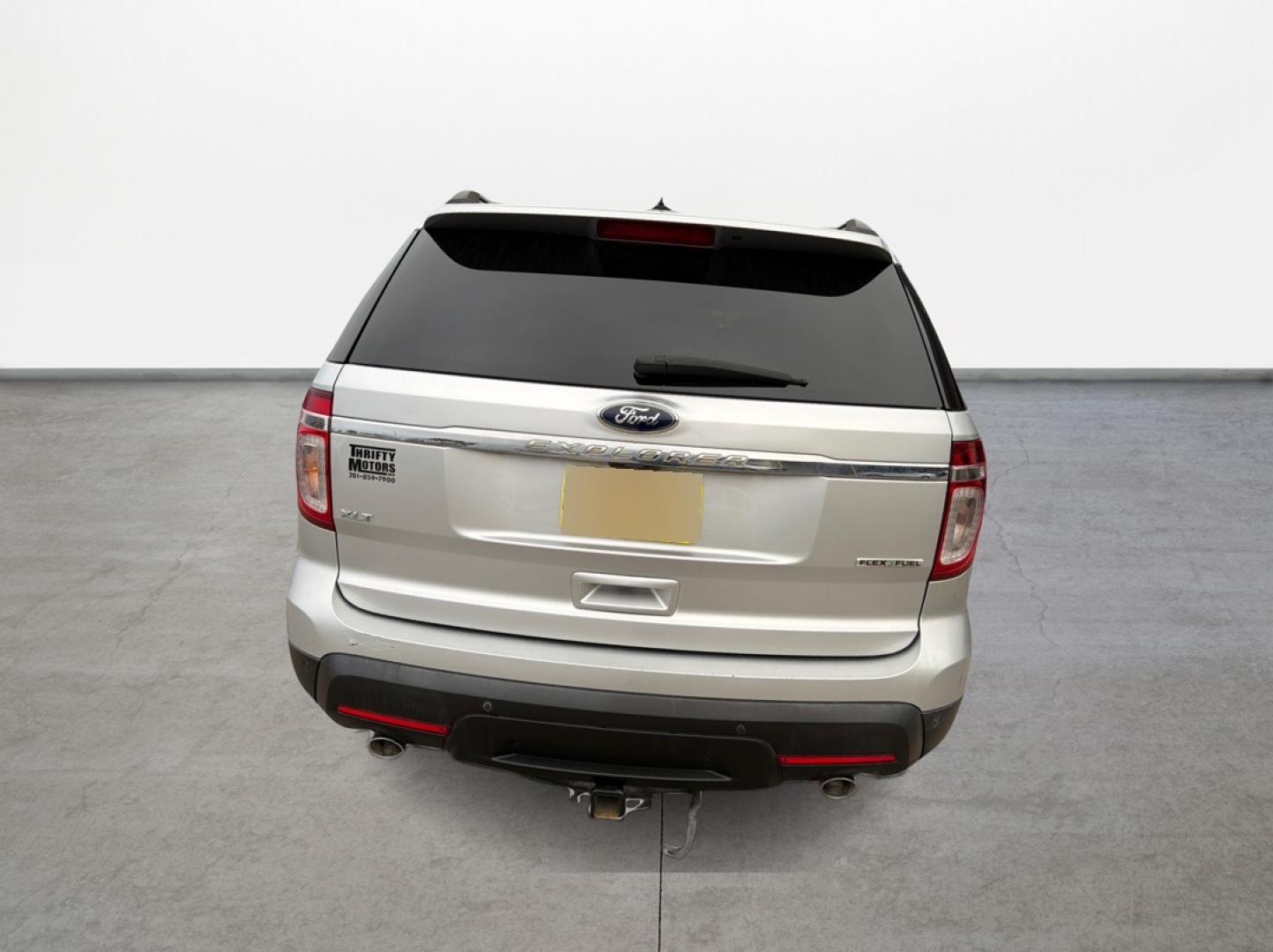 2015 Gray Ford Explorer XLT FWD (1FM5K7D88FG) with an 3.5L V6 DOHC 24V engine, 6-Speed Automatic transmission, located at 16710 Clay Rd., Houston, TX, 77084, (281) 859-7900, 29.834864, -95.656166 - Low Down. Low Payments. - Photo#2