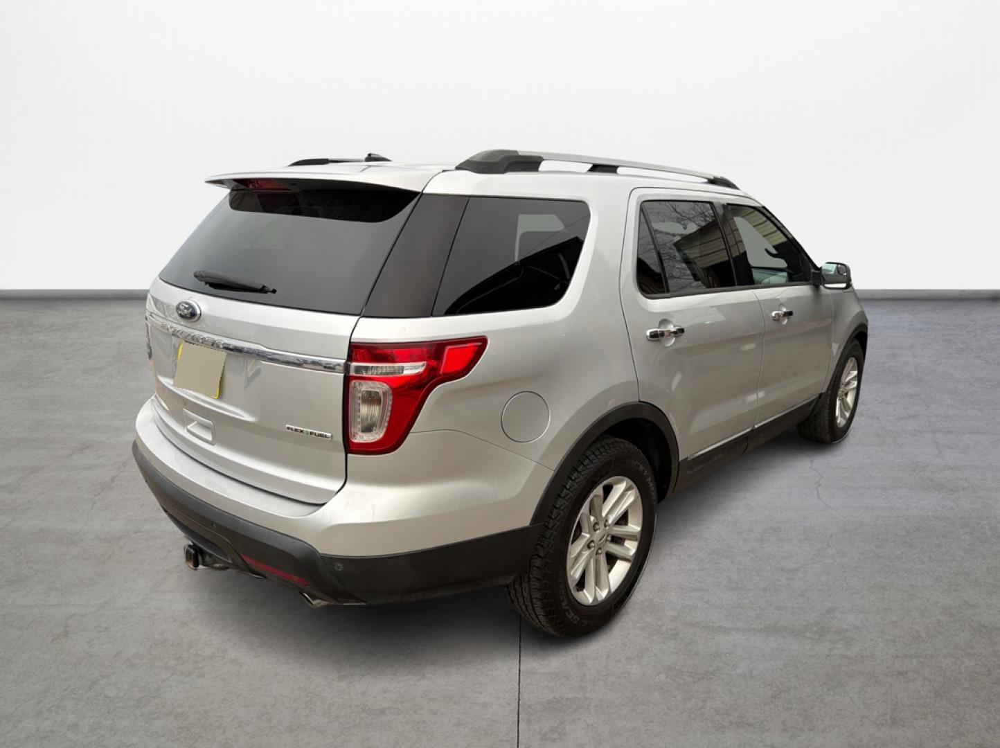 2015 Gray Ford Explorer XLT FWD (1FM5K7D88FG) with an 3.5L V6 DOHC 24V engine, 6-Speed Automatic transmission, located at 16710 Clay Rd., Houston, TX, 77084, (281) 859-7900, 29.834864, -95.656166 - Low Down. Low Payments. - Photo#1