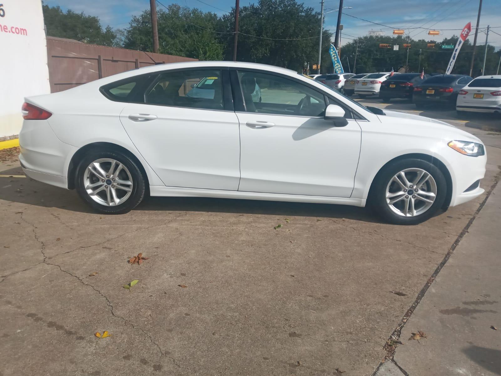 2018 White Ford Fusion SE (3FA6P0H79JR) with an 2.5L L4 DOHC 16V engine, 6A transmission, located at 16710 Clay Rd., Houston, TX, 77084, (281) 859-7900, 29.834864, -95.656166 - Low Down. Low Payments. - Photo #1