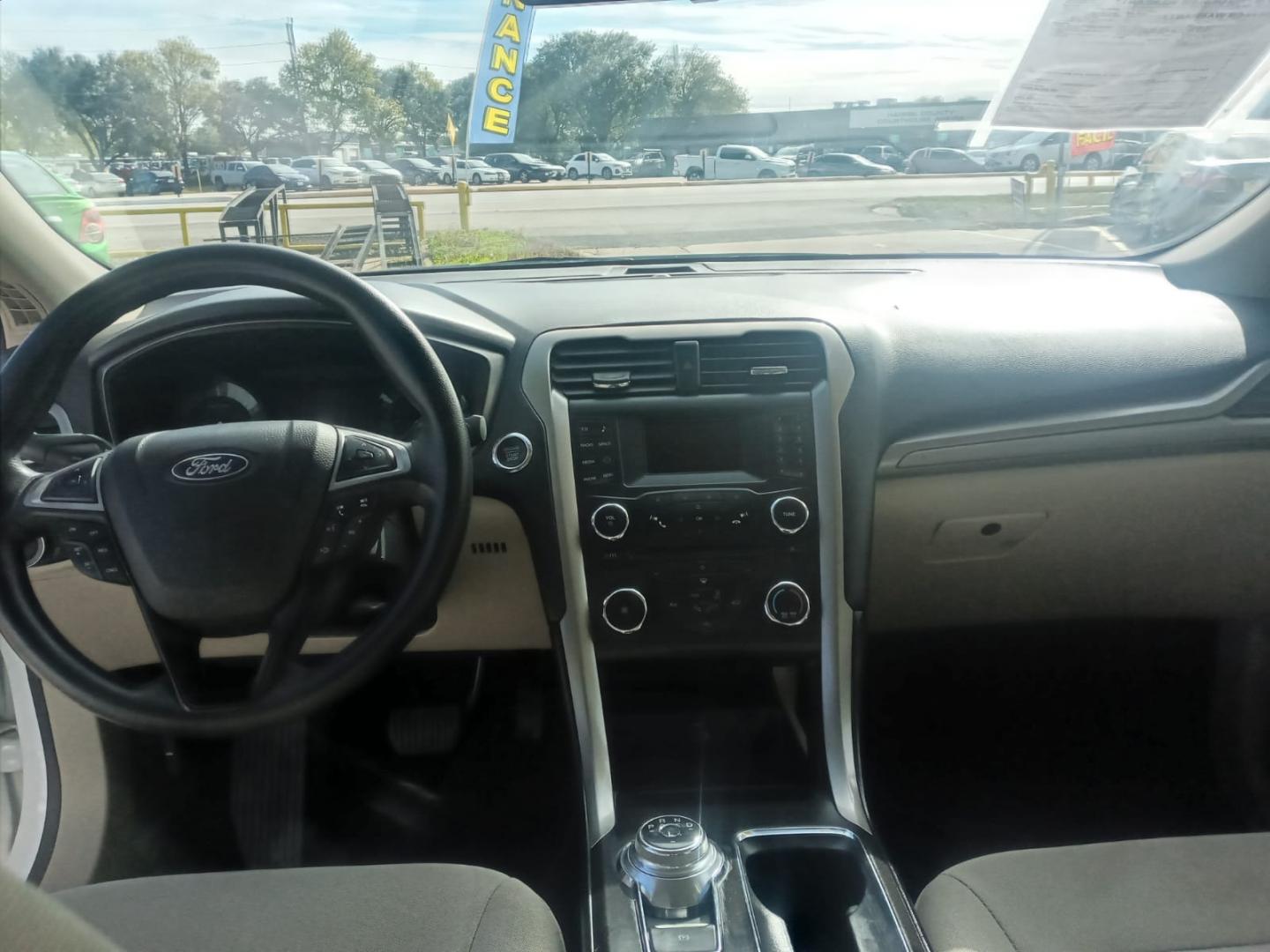 2018 White Ford Fusion SE (3FA6P0H79JR) with an 2.5L L4 DOHC 16V engine, 6A transmission, located at 16710 Clay Rd., Houston, TX, 77084, (281) 859-7900, 29.834864, -95.656166 - Low Down. Low Payments. - Photo#4