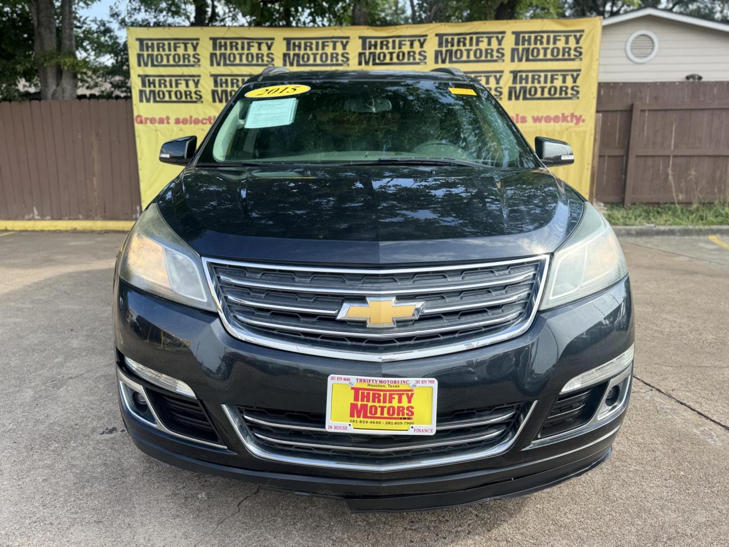 2015 BLACK /Gray Chevrolet Traverse 1LT FWD (1GNKRGKD3FJ) with an 3.6L V6 DOHC 24V engine, 6-Speed Automatic transmission, located at 16710 Clay Rd., Houston, TX, 77084, (281) 859-7900, 29.834864, -95.656166 - Low Down. Low Payments. - Photo#1