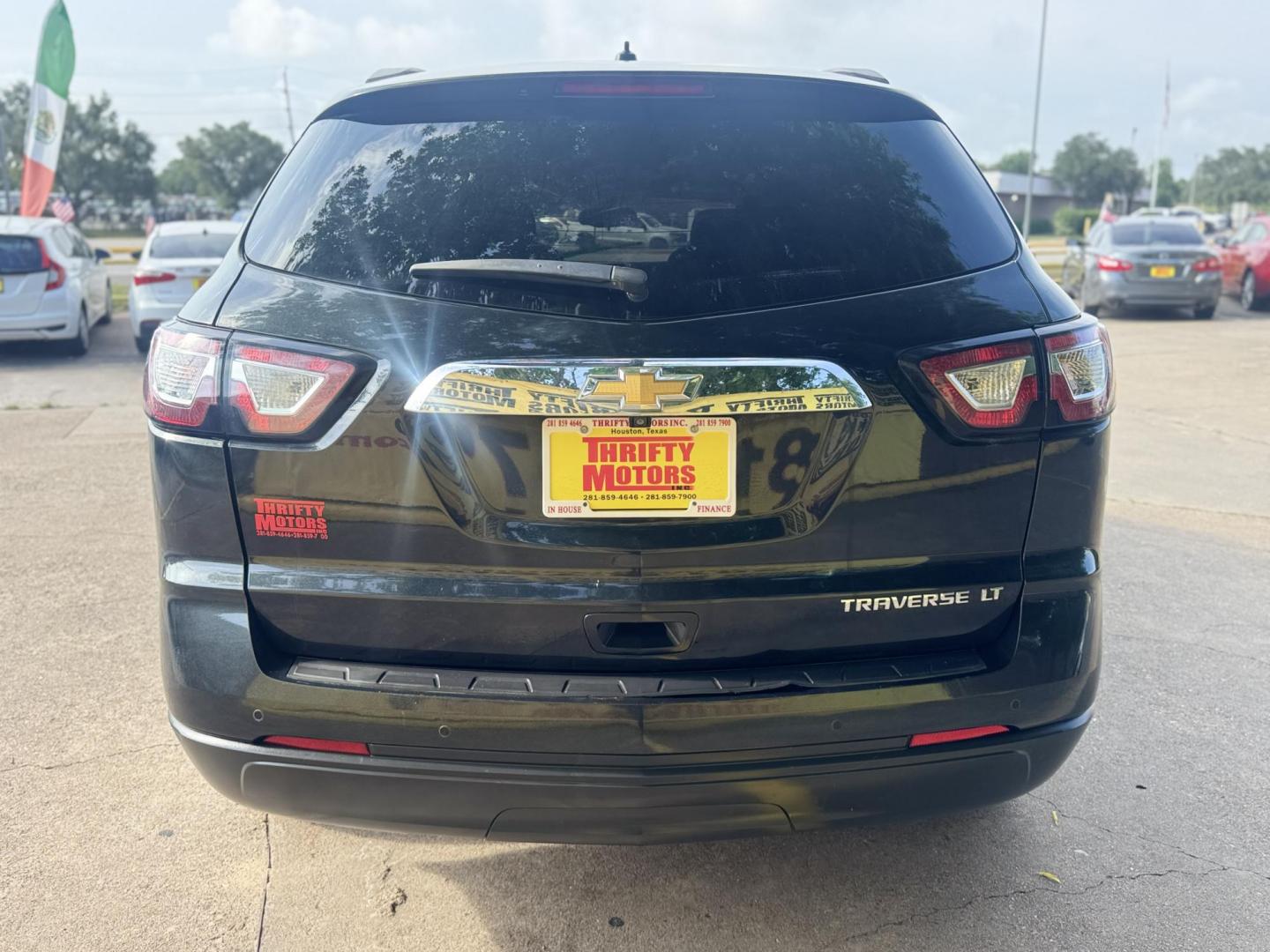 2015 BLACK /Gray Chevrolet Traverse 1LT FWD (1GNKRGKD3FJ) with an 3.6L V6 DOHC 24V engine, 6-Speed Automatic transmission, located at 16710 Clay Rd., Houston, TX, 77084, (281) 859-7900, 29.834864, -95.656166 - Low Down. Low Payments. - Photo#5