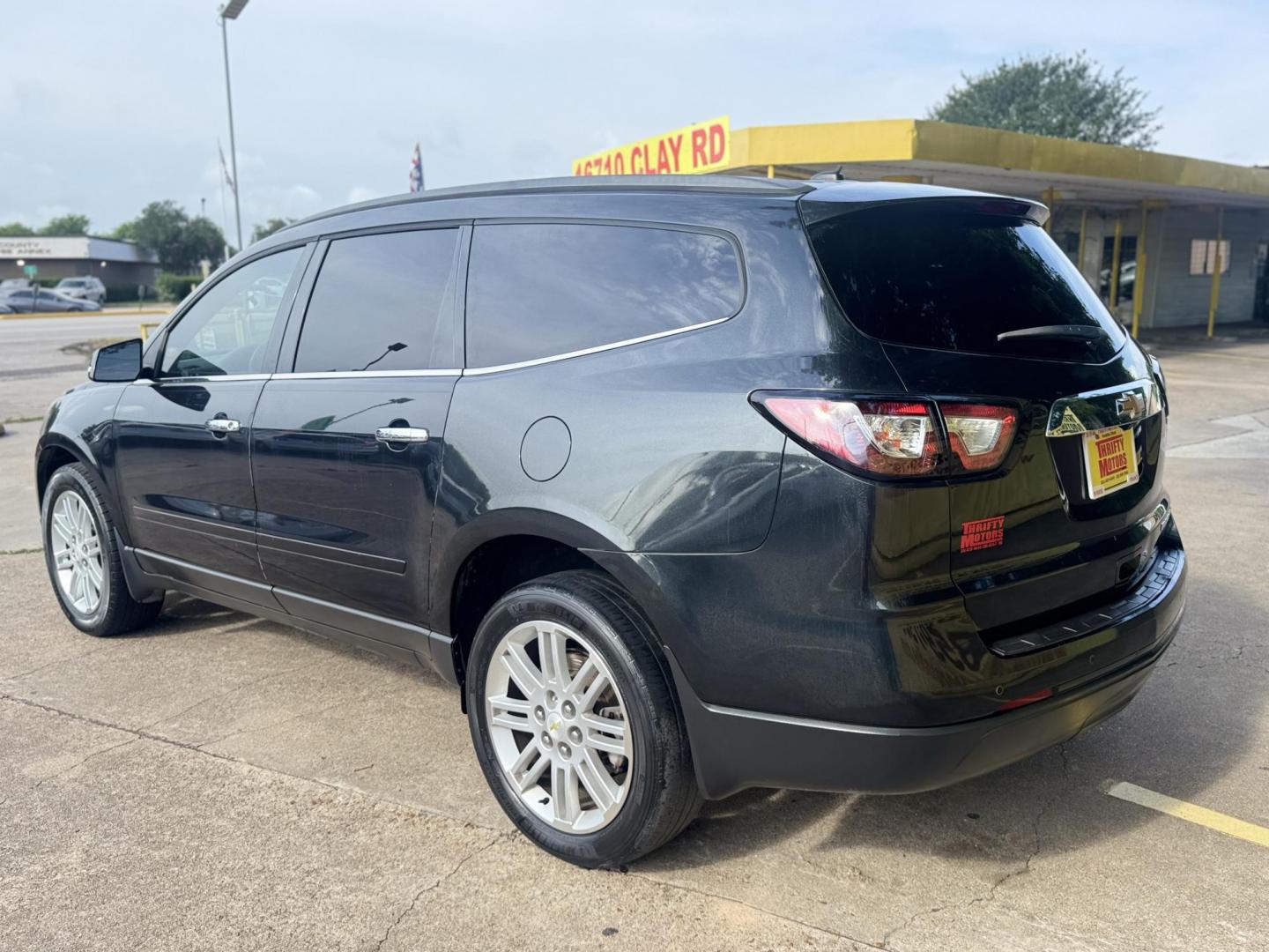 2015 BLACK /Gray Chevrolet Traverse 1LT FWD (1GNKRGKD3FJ) with an 3.6L V6 DOHC 24V engine, 6-Speed Automatic transmission, located at 16710 Clay Rd., Houston, TX, 77084, (281) 859-7900, 29.834864, -95.656166 - Low Down. Low Payments. - Photo#8