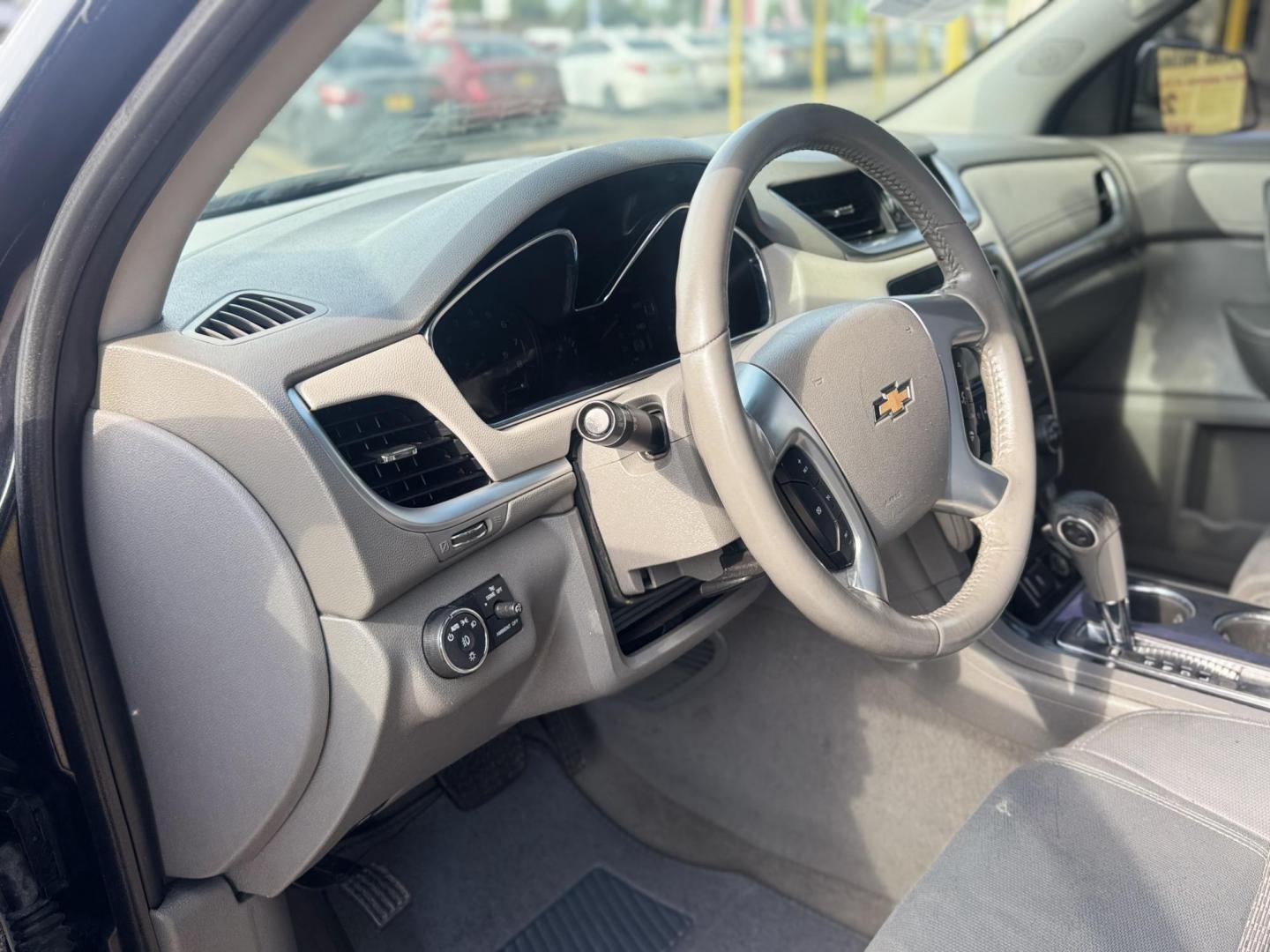 2015 BLACK /Gray Chevrolet Traverse 1LT FWD (1GNKRGKD3FJ) with an 3.6L V6 DOHC 24V engine, 6-Speed Automatic transmission, located at 16710 Clay Rd., Houston, TX, 77084, (281) 859-7900, 29.834864, -95.656166 - Low Down. Low Payments. - Photo#9