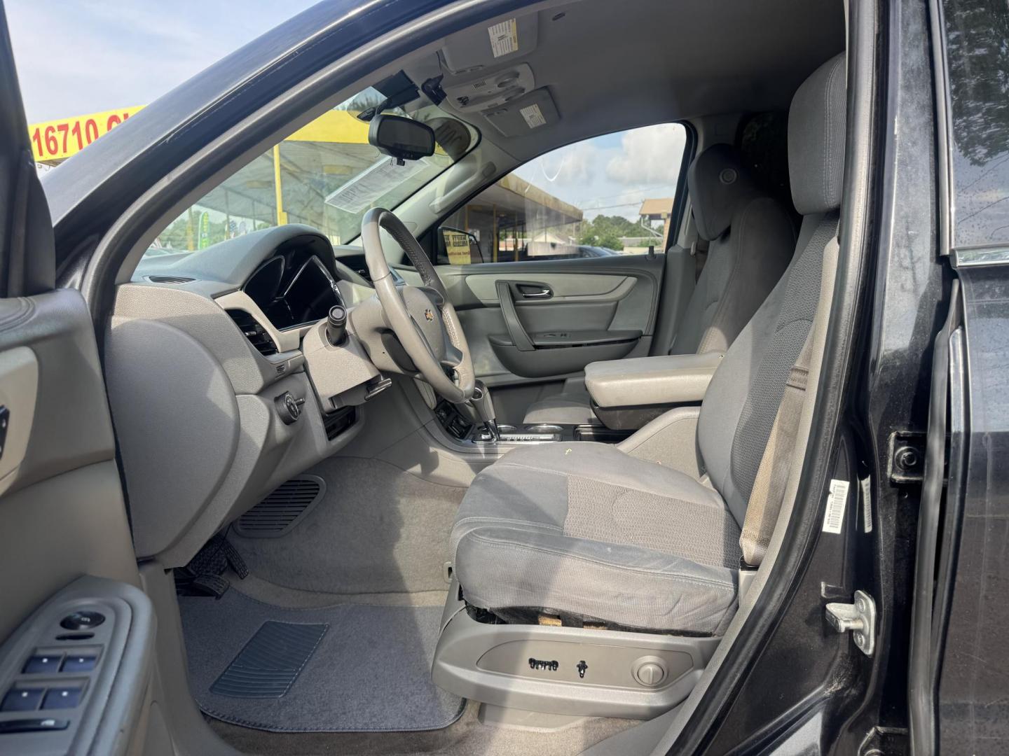 2015 BLACK /Gray Chevrolet Traverse 1LT FWD (1GNKRGKD3FJ) with an 3.6L V6 DOHC 24V engine, 6-Speed Automatic transmission, located at 16710 Clay Rd., Houston, TX, 77084, (281) 859-7900, 29.834864, -95.656166 - Low Down. Low Payments. - Photo#10