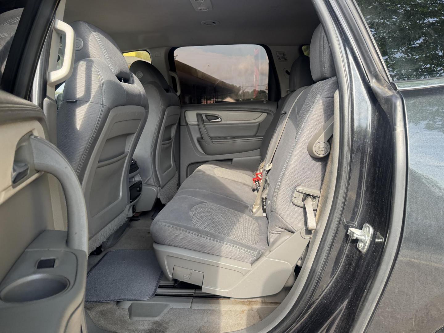 2015 BLACK /Gray Chevrolet Traverse 1LT FWD (1GNKRGKD3FJ) with an 3.6L V6 DOHC 24V engine, 6-Speed Automatic transmission, located at 16710 Clay Rd., Houston, TX, 77084, (281) 859-7900, 29.834864, -95.656166 - Low Down. Low Payments. - Photo#11